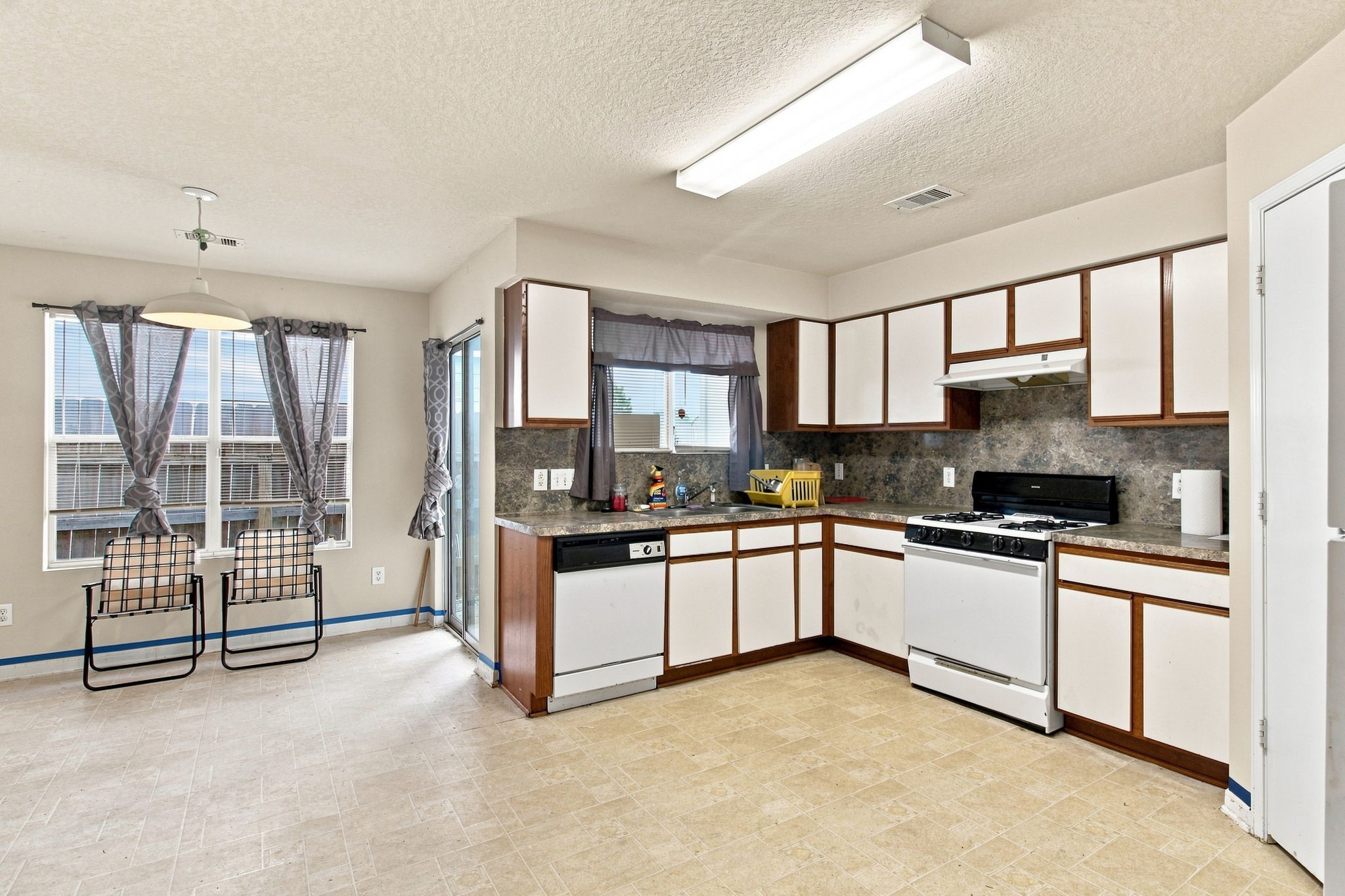 15806 Pin Oak Ridge Street Property Photo 8