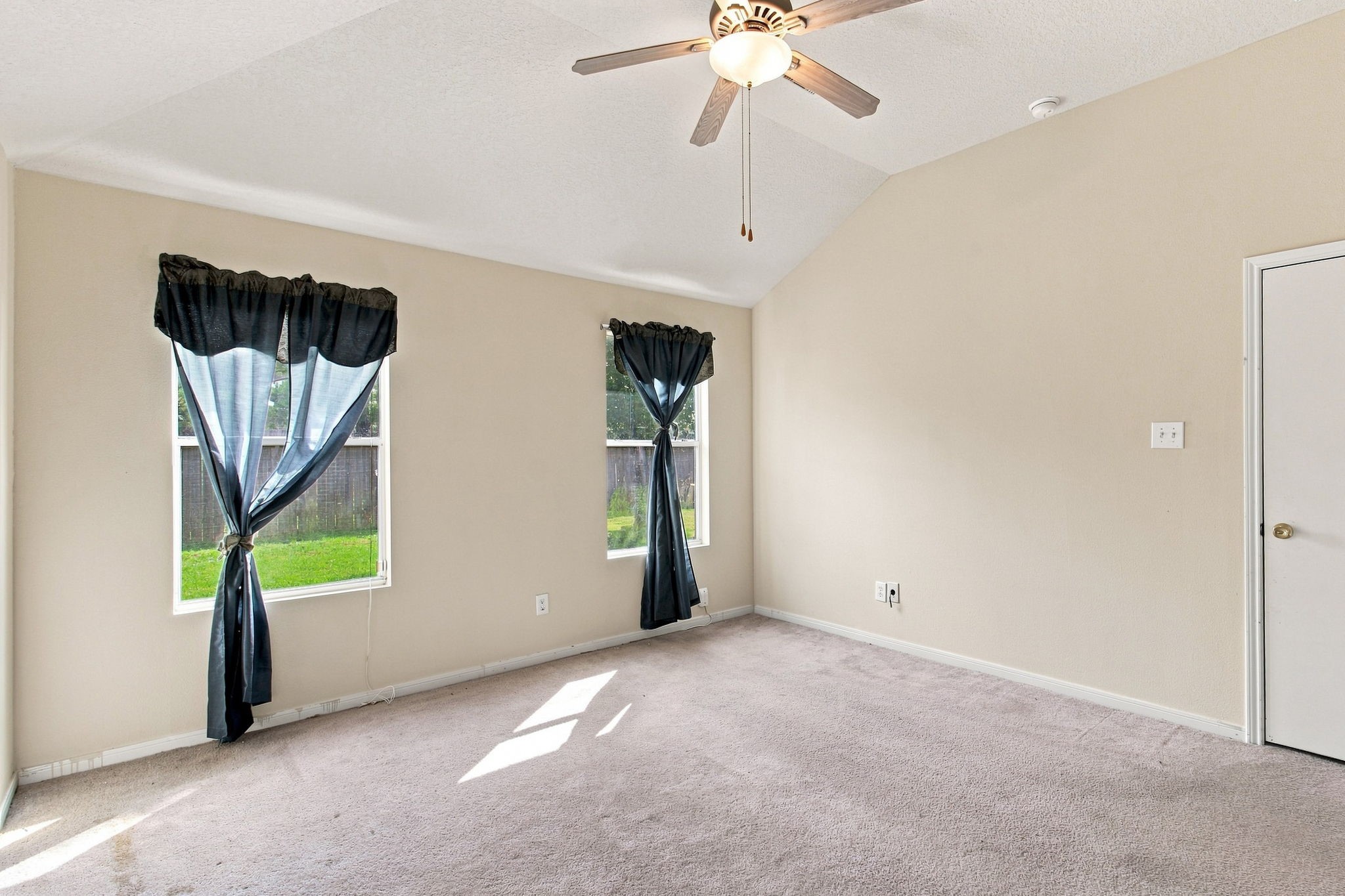 15806 Pin Oak Ridge Street Property Photo 12