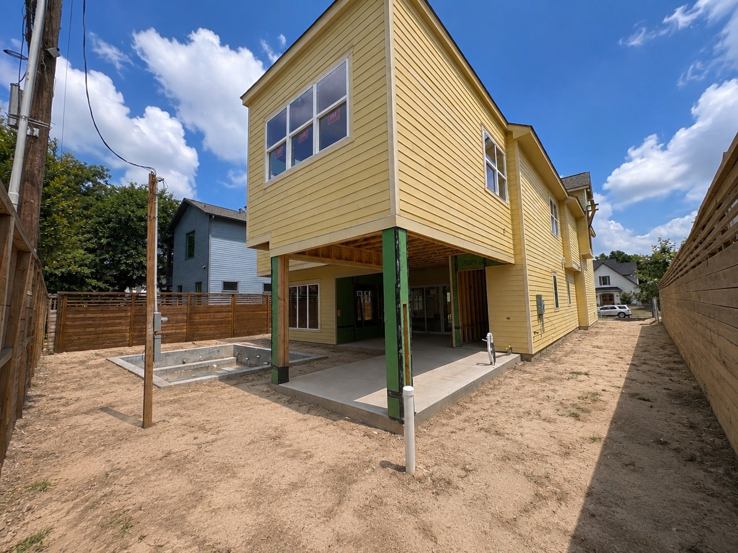 955 W 42nd Street Property Photo 3