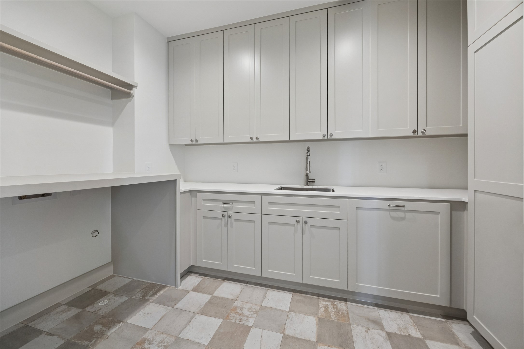 955 W 42nd Street Property Photo 10