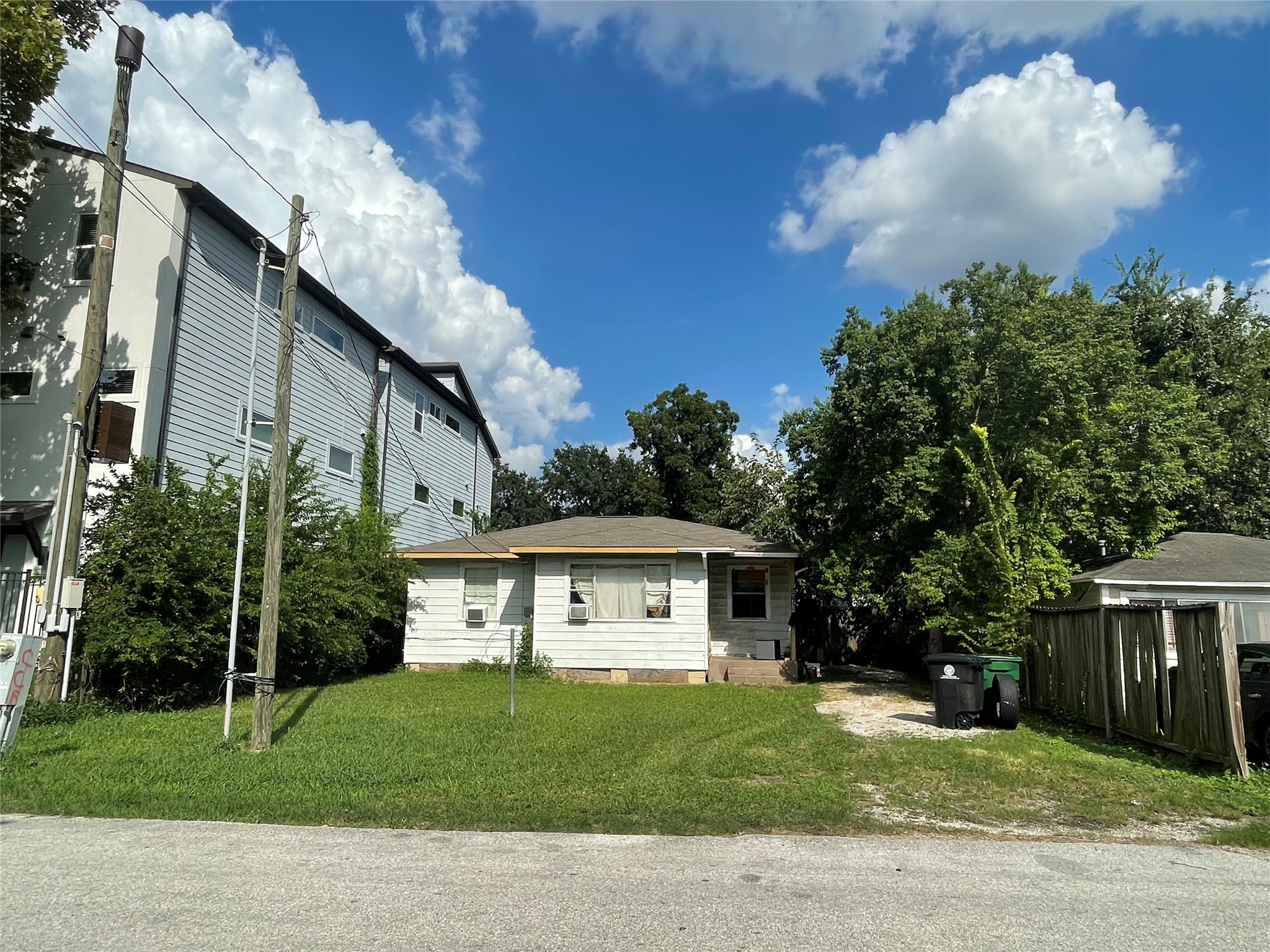 3718 Robertson Street Property Photo 3
