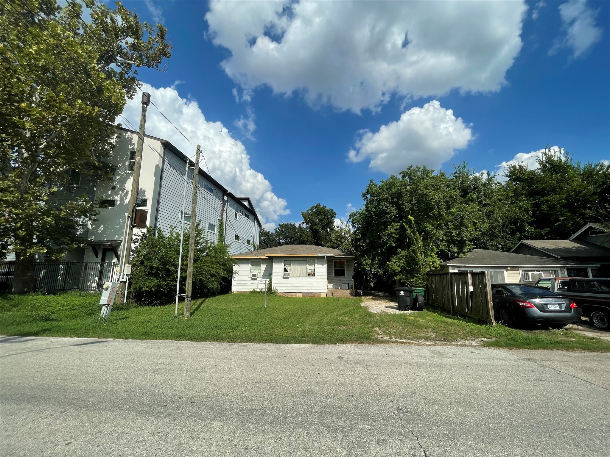 3718 Robertson Street Property Photo 4