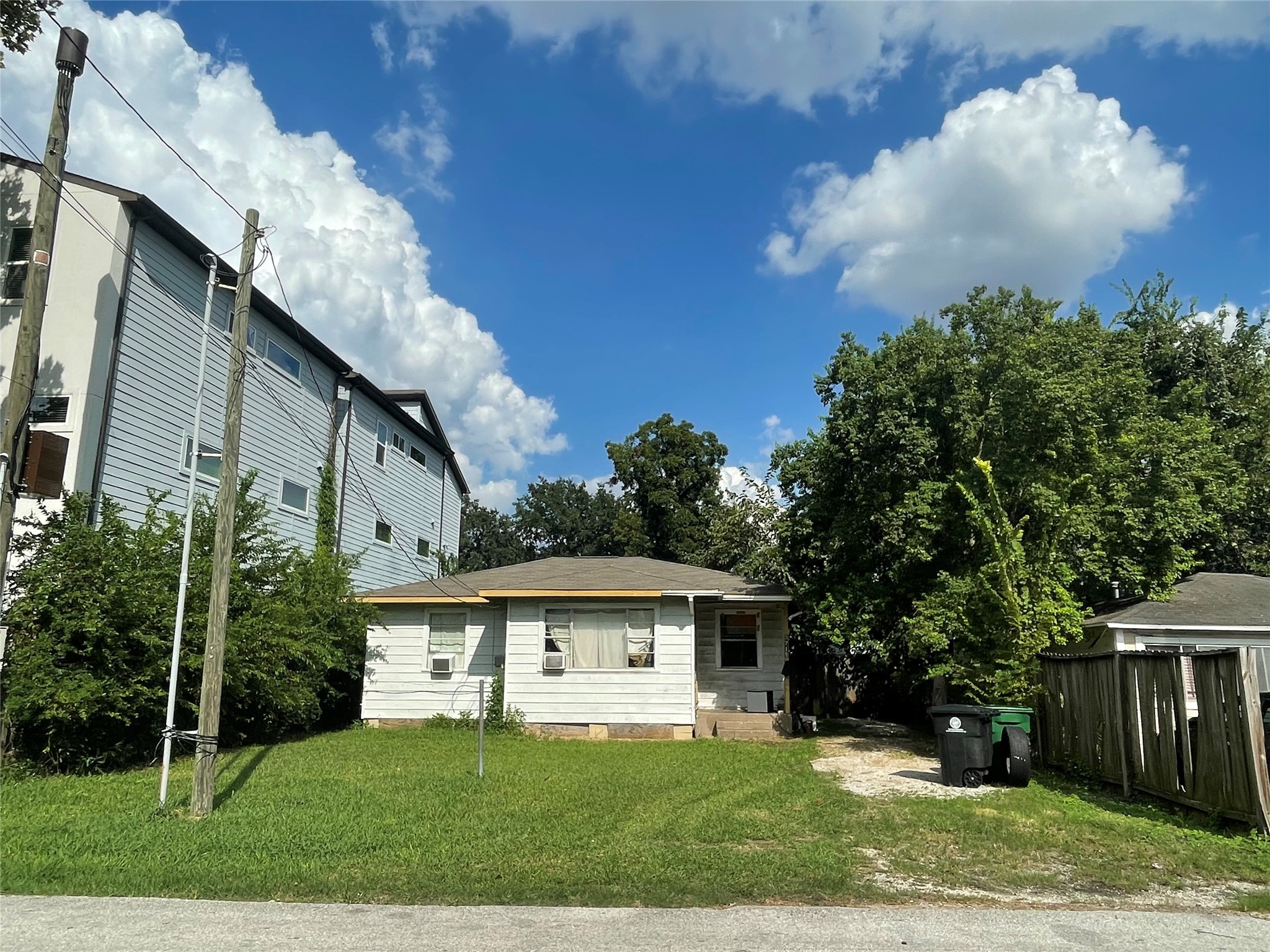 3718 Robertson Street Property Photo 5