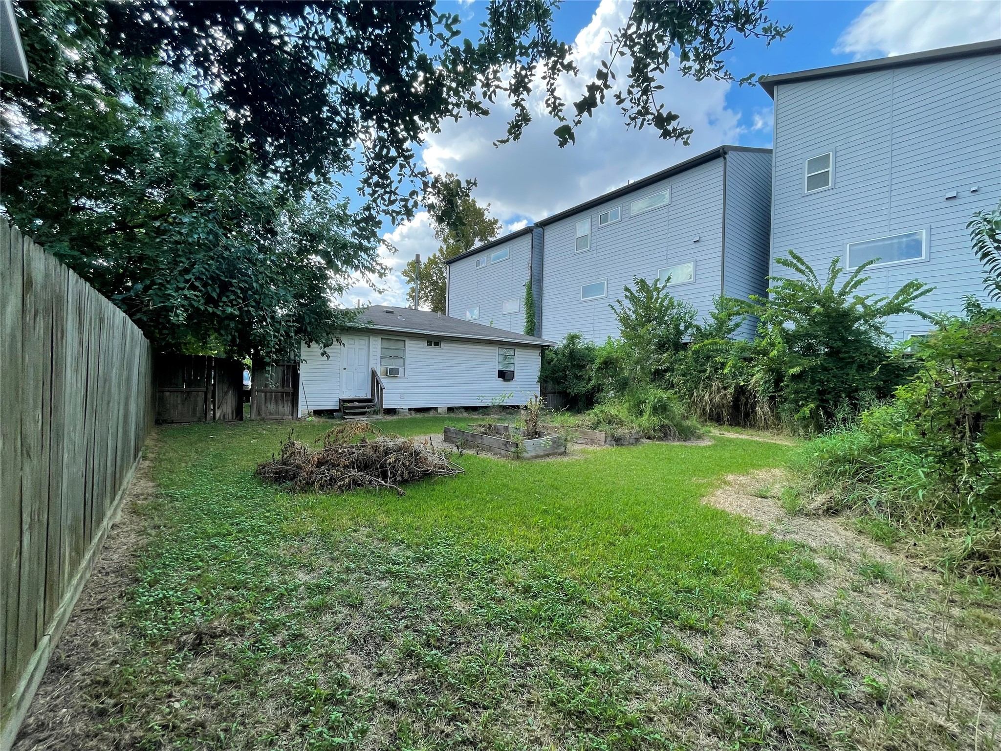3718 Robertson Street Property Photo 8