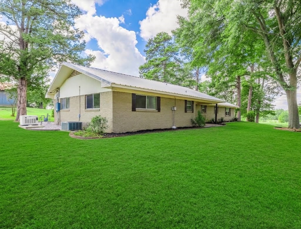 1977 County Road 813 Property Photo 6
