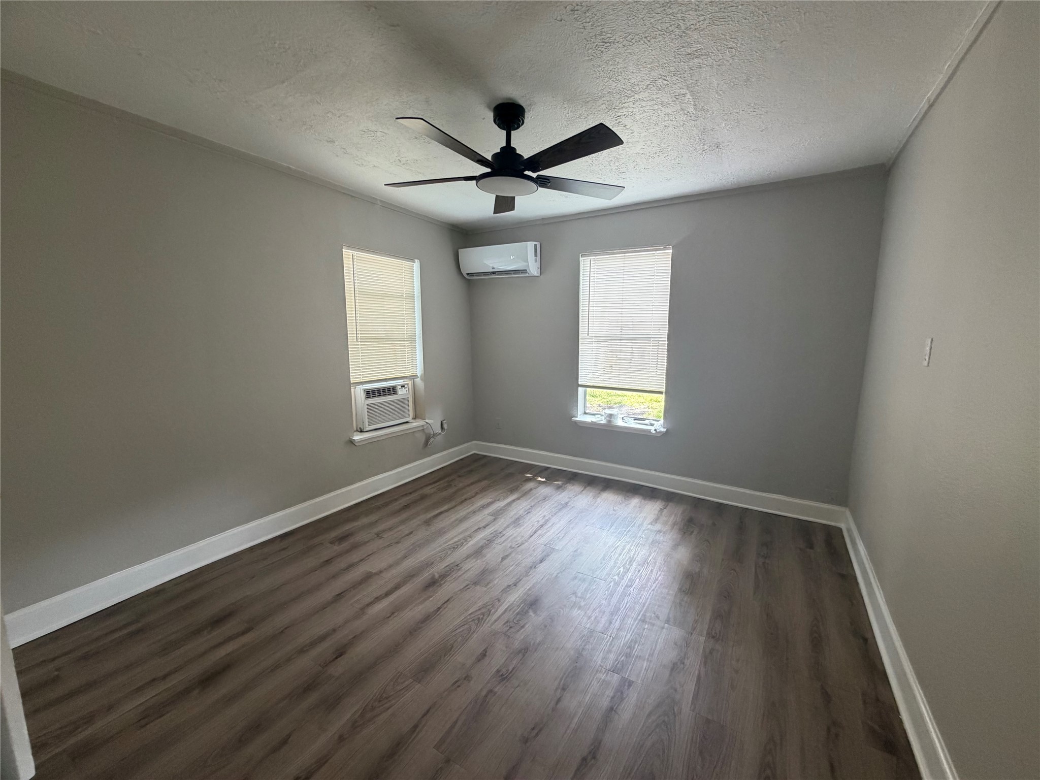 1314 Bernard Street Property Photo 5