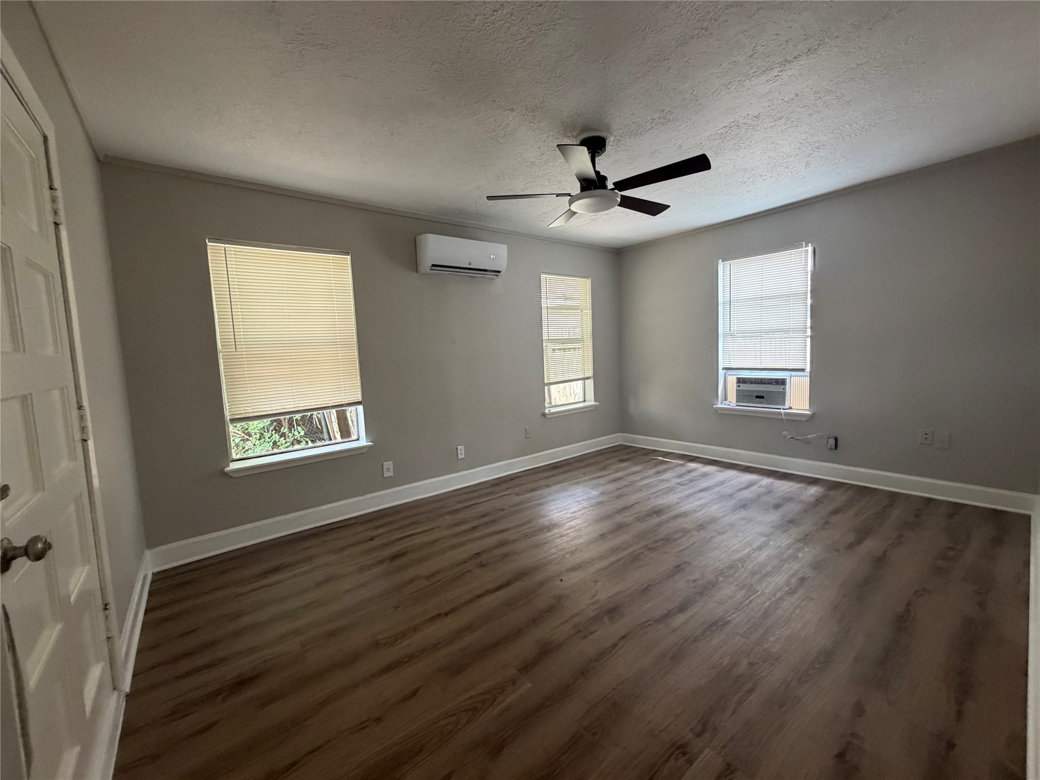 1314 Bernard Street Property Photo 8