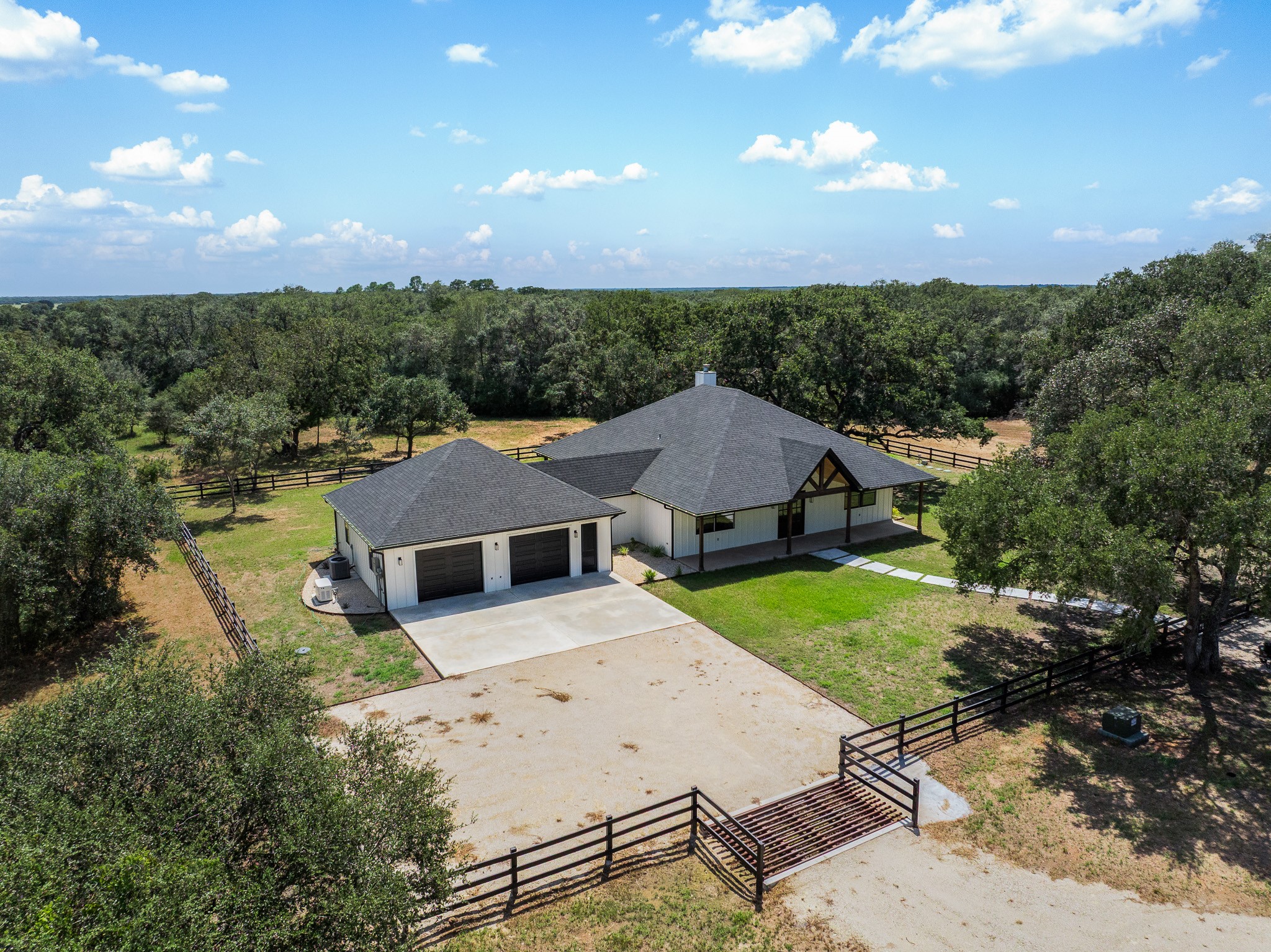 1109 County Road 157 Property Photo 1