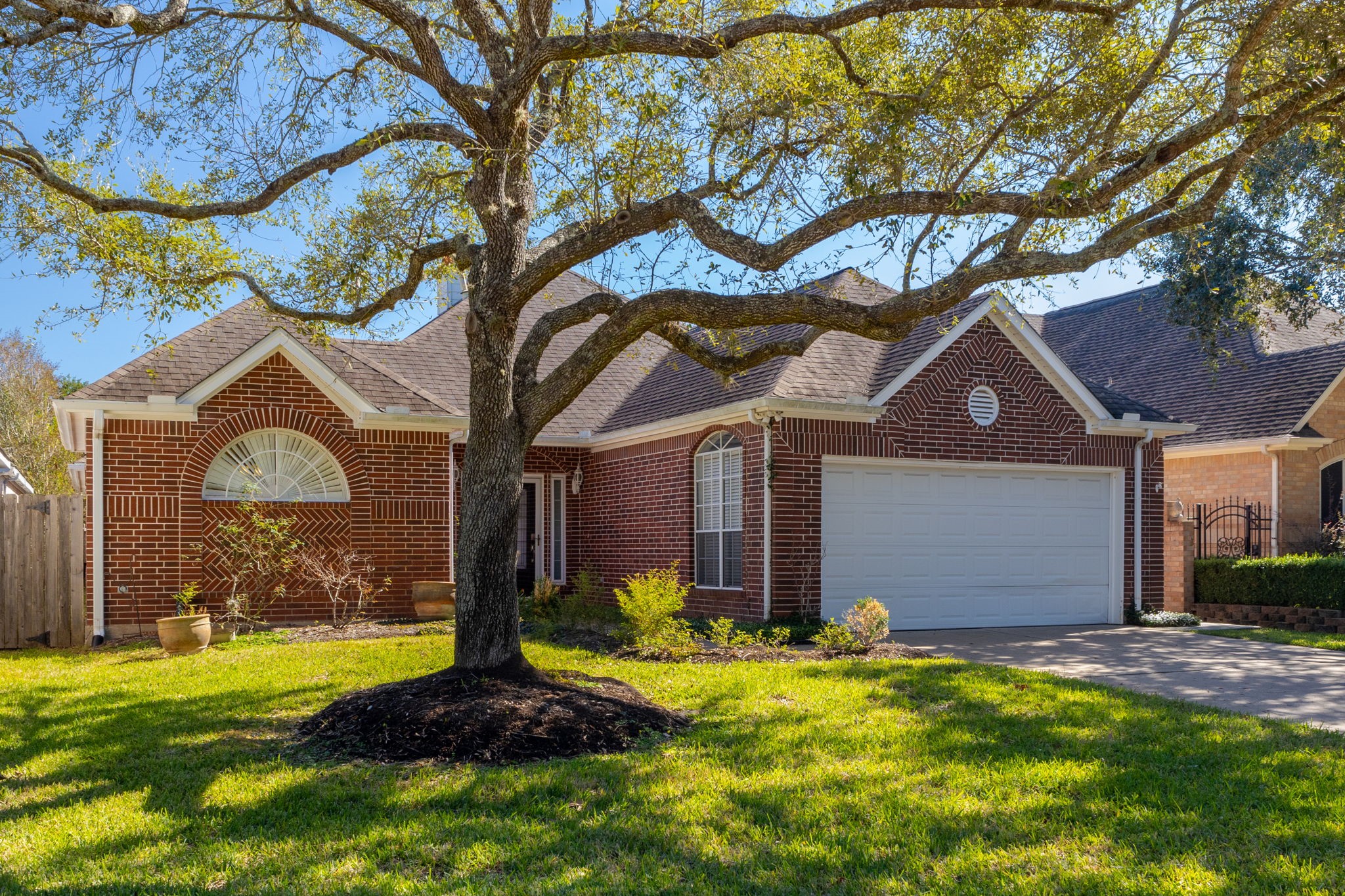 1907 Emerald Court Property Photo 2