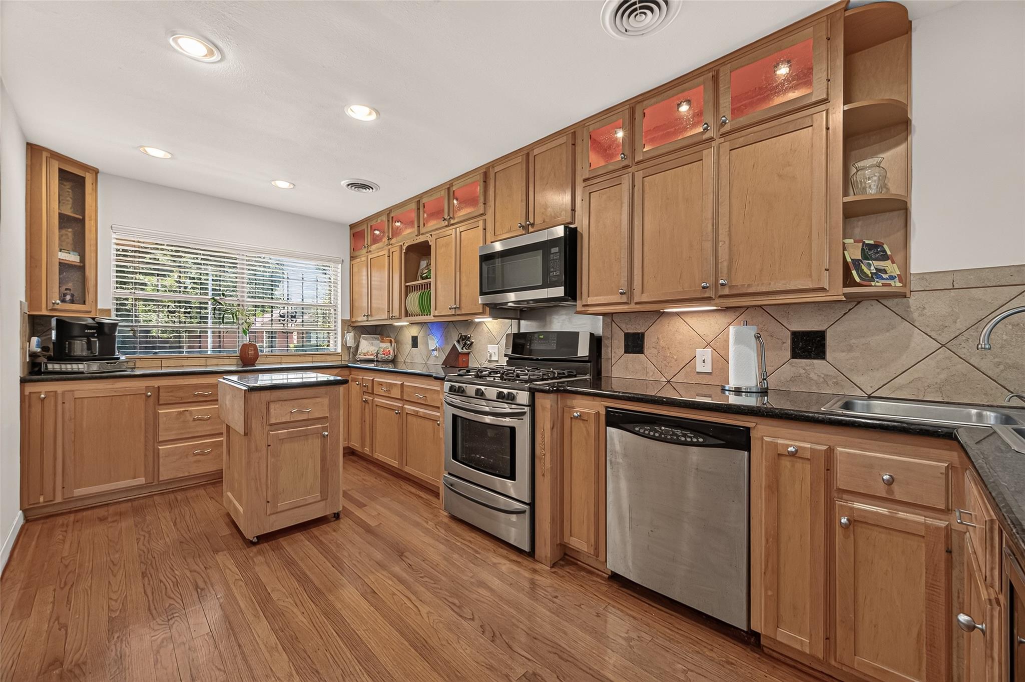6655 Wildwood Way, Houston Tx 77023 Property Photo 2