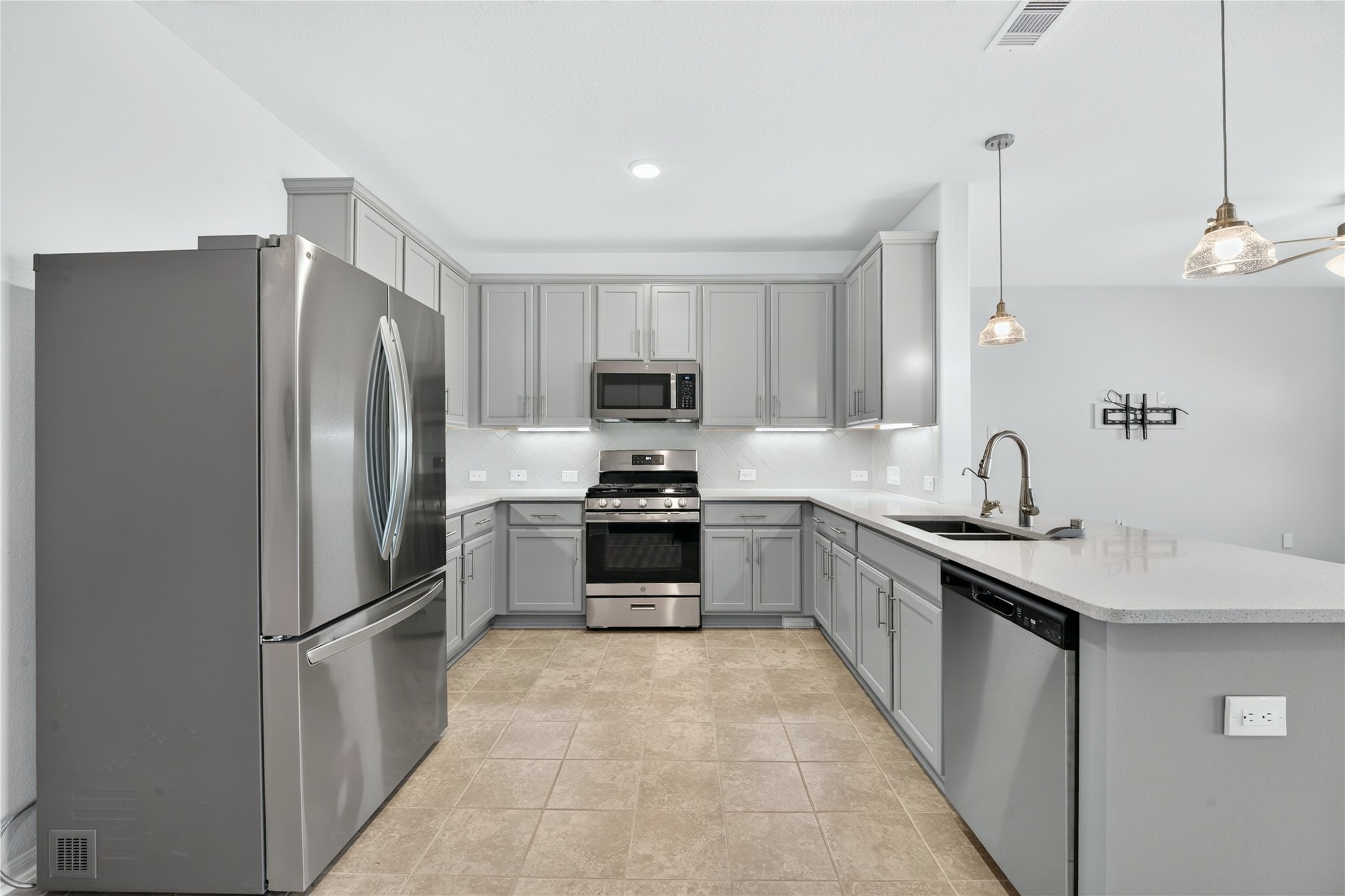 2129 Solstice Boulevard Property Photo 8