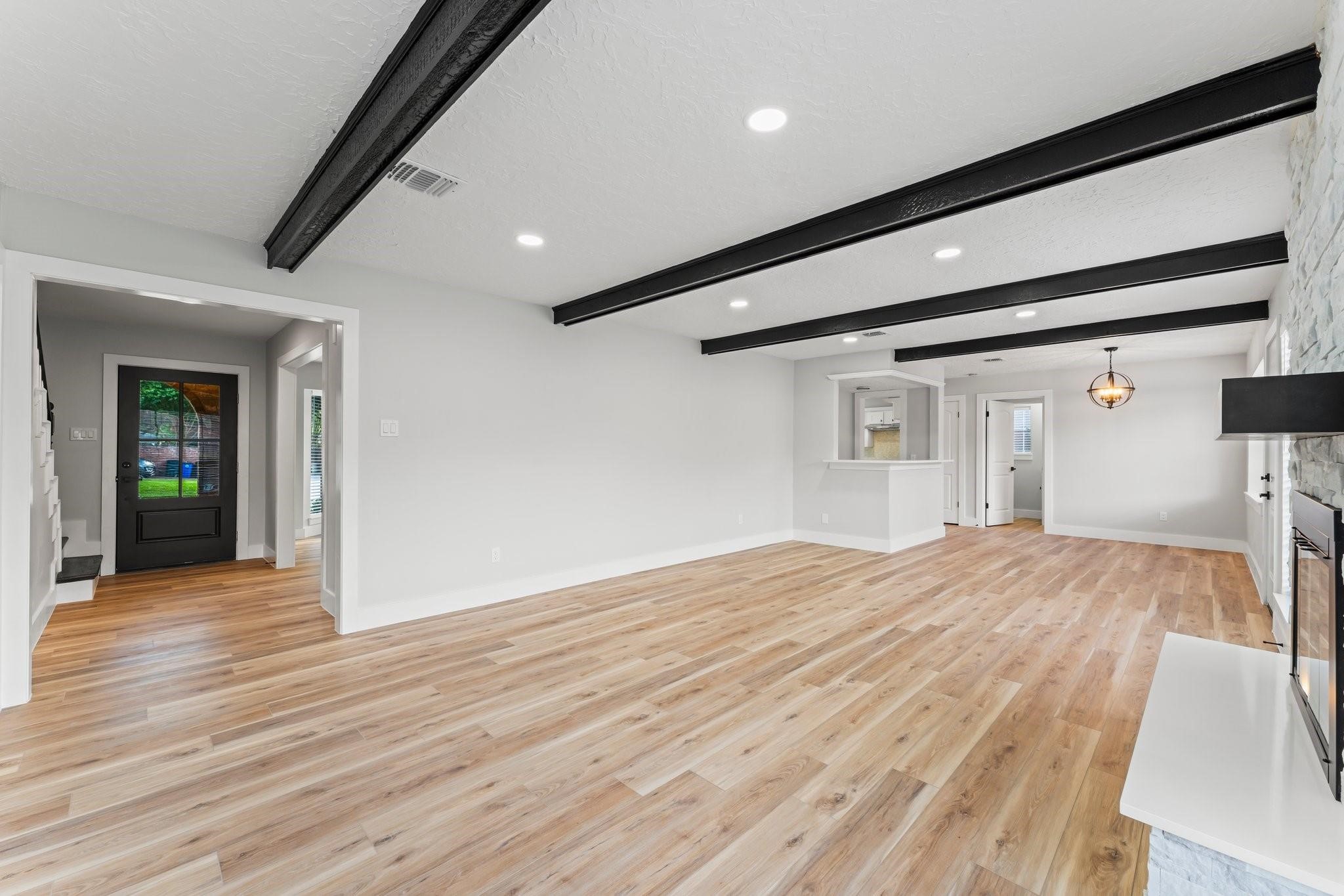 20534 Laverton Drive Property Photo 4