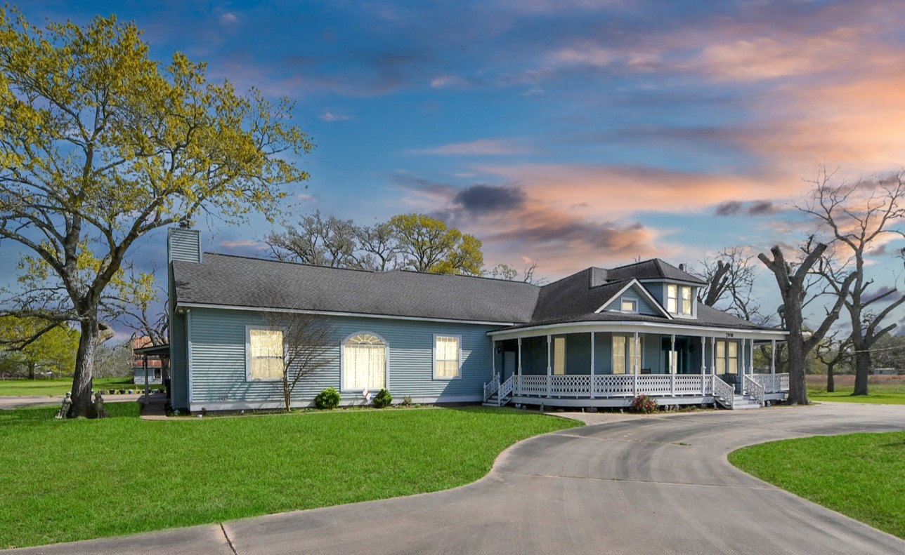 7018 Railroad Street Property Photo