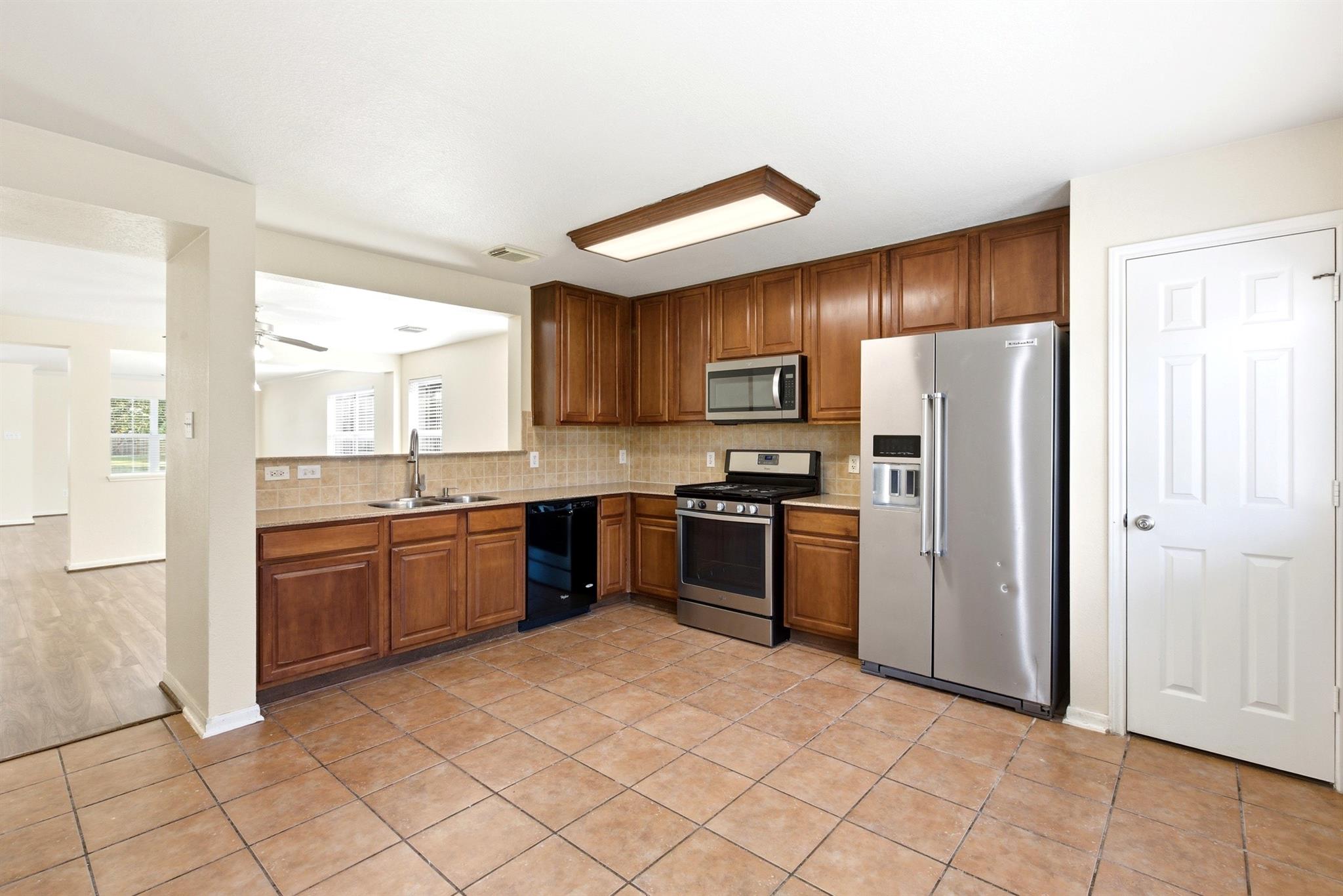 2410 Braypark Lane Property Photo 12