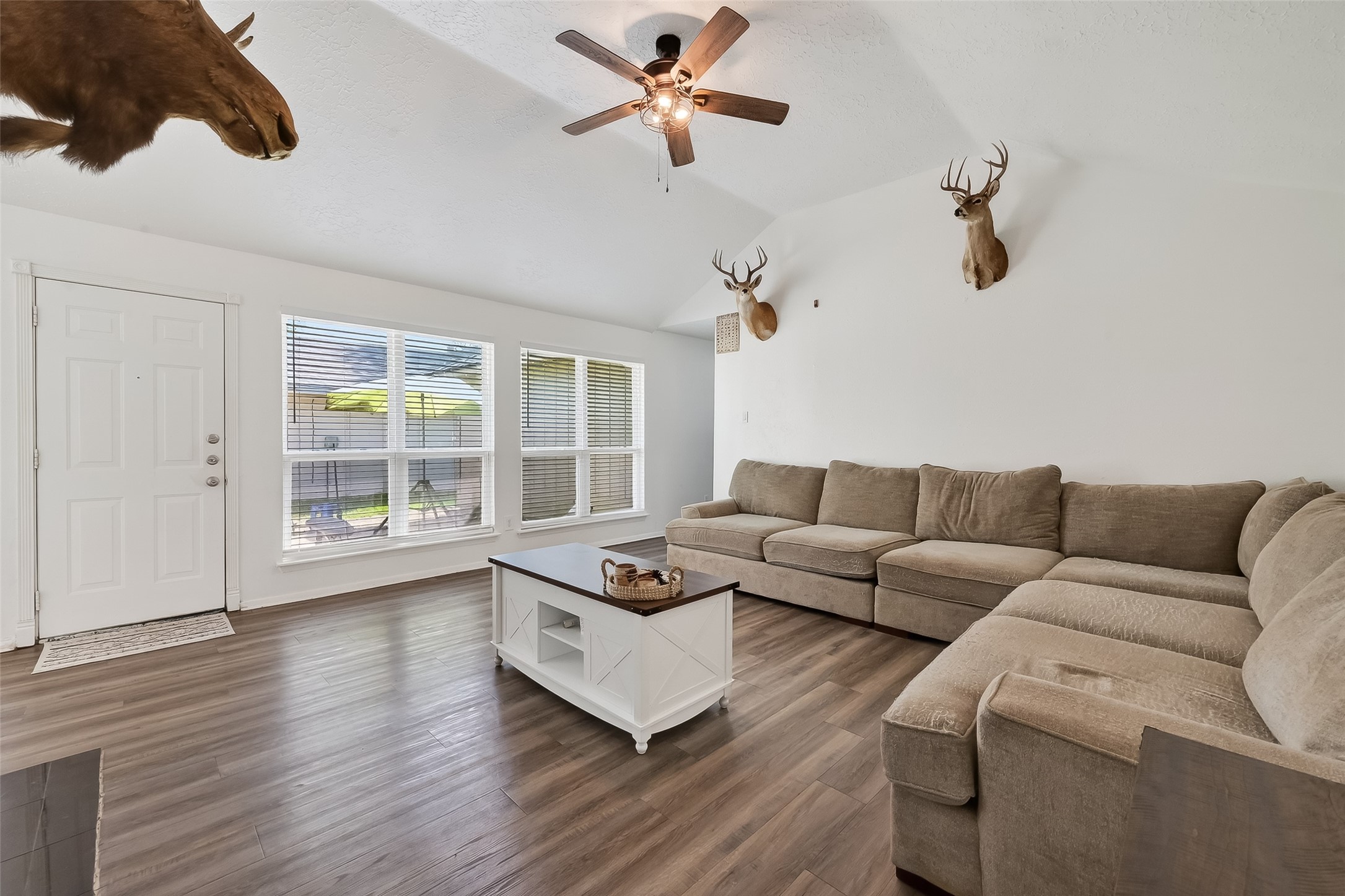 2526 Spring Dusk Lane Property Photo 8
