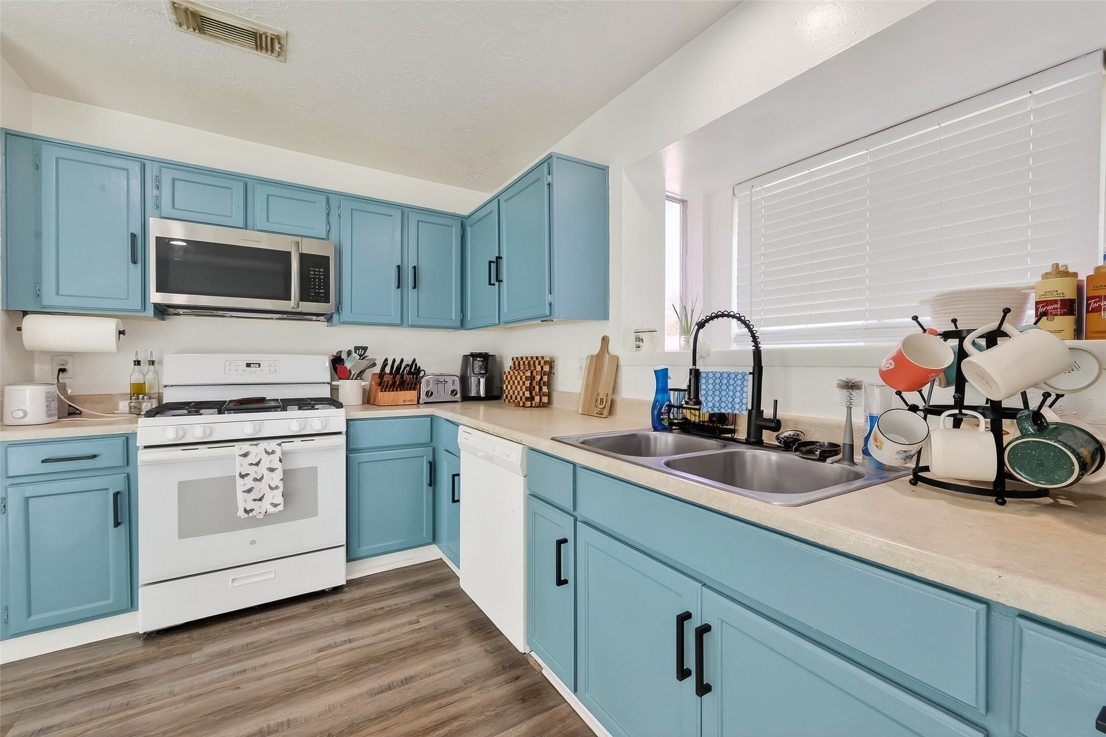 2526 Spring Dusk Lane Property Photo 18