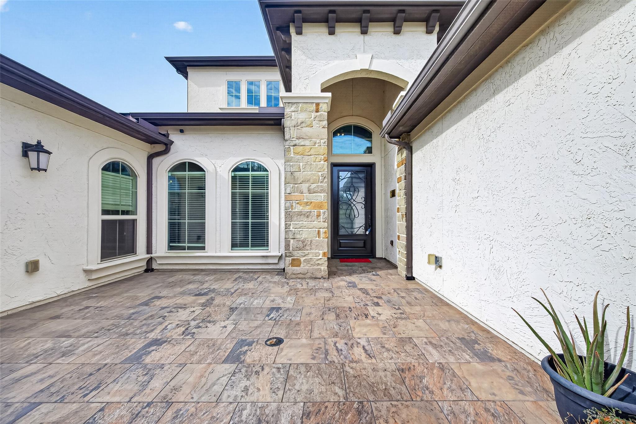 11206 Oudney Court Property Photo 4