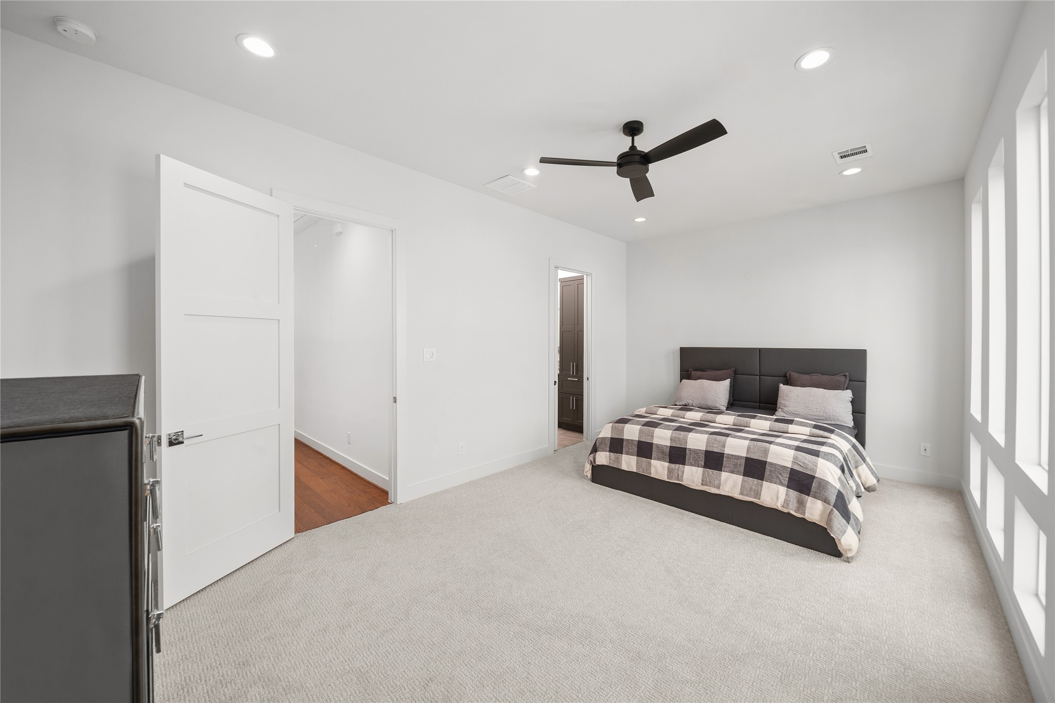 2408 Gray Street Property Photo 8