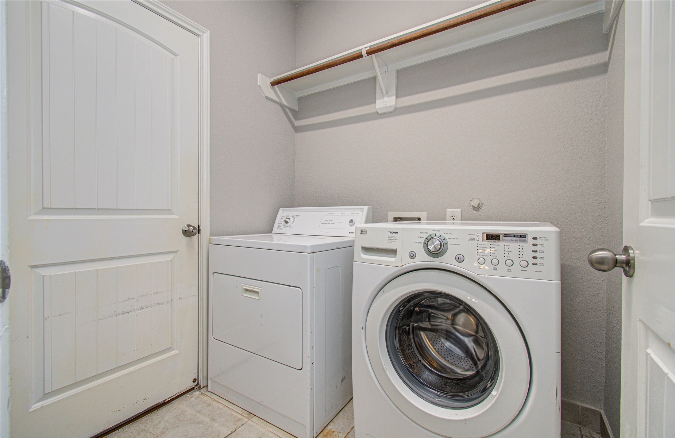 24331 Kee Cresta Court Property Photo 5