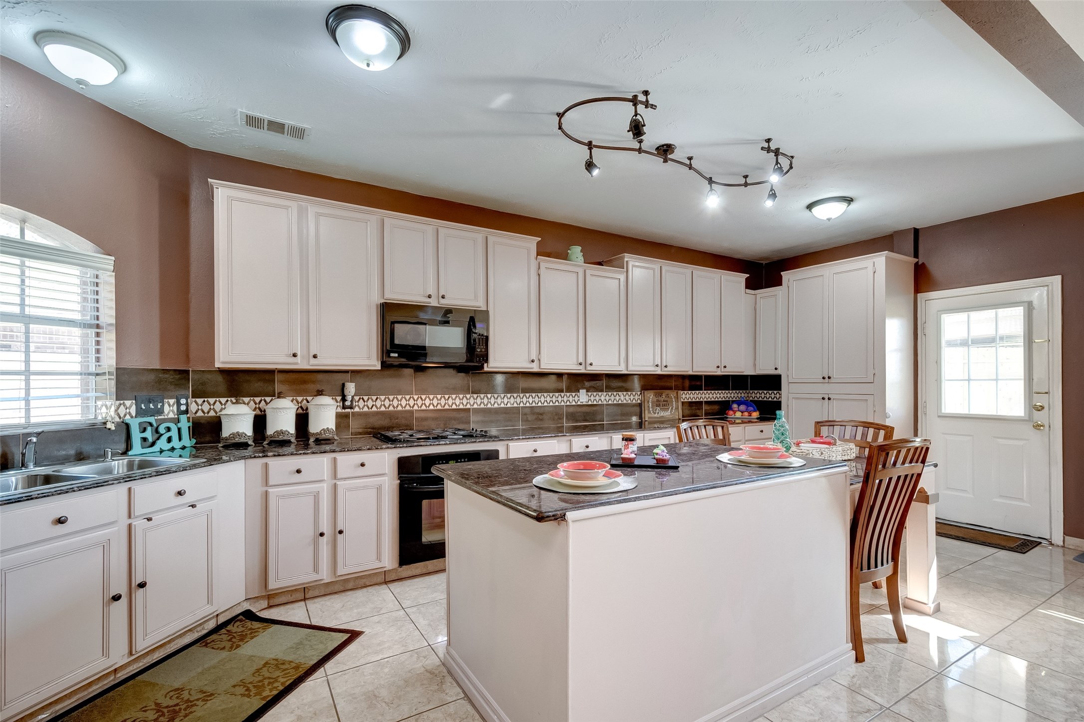 731 Annies Way Property Photo 10