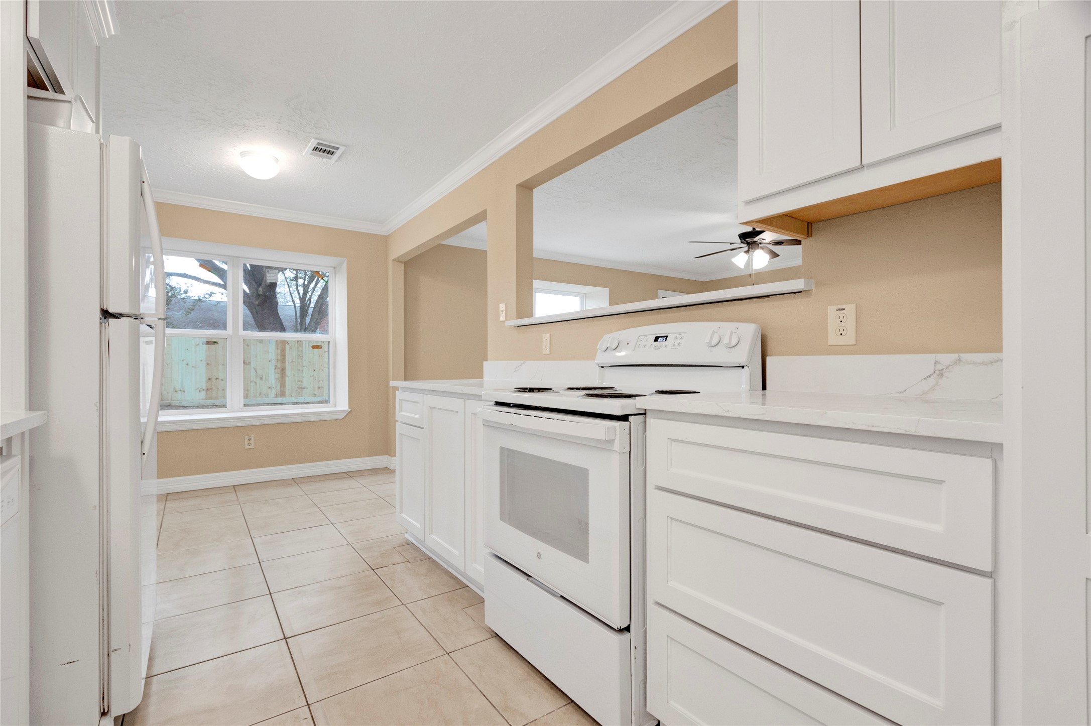 9722 Desert Flower Lane Property Photo 6