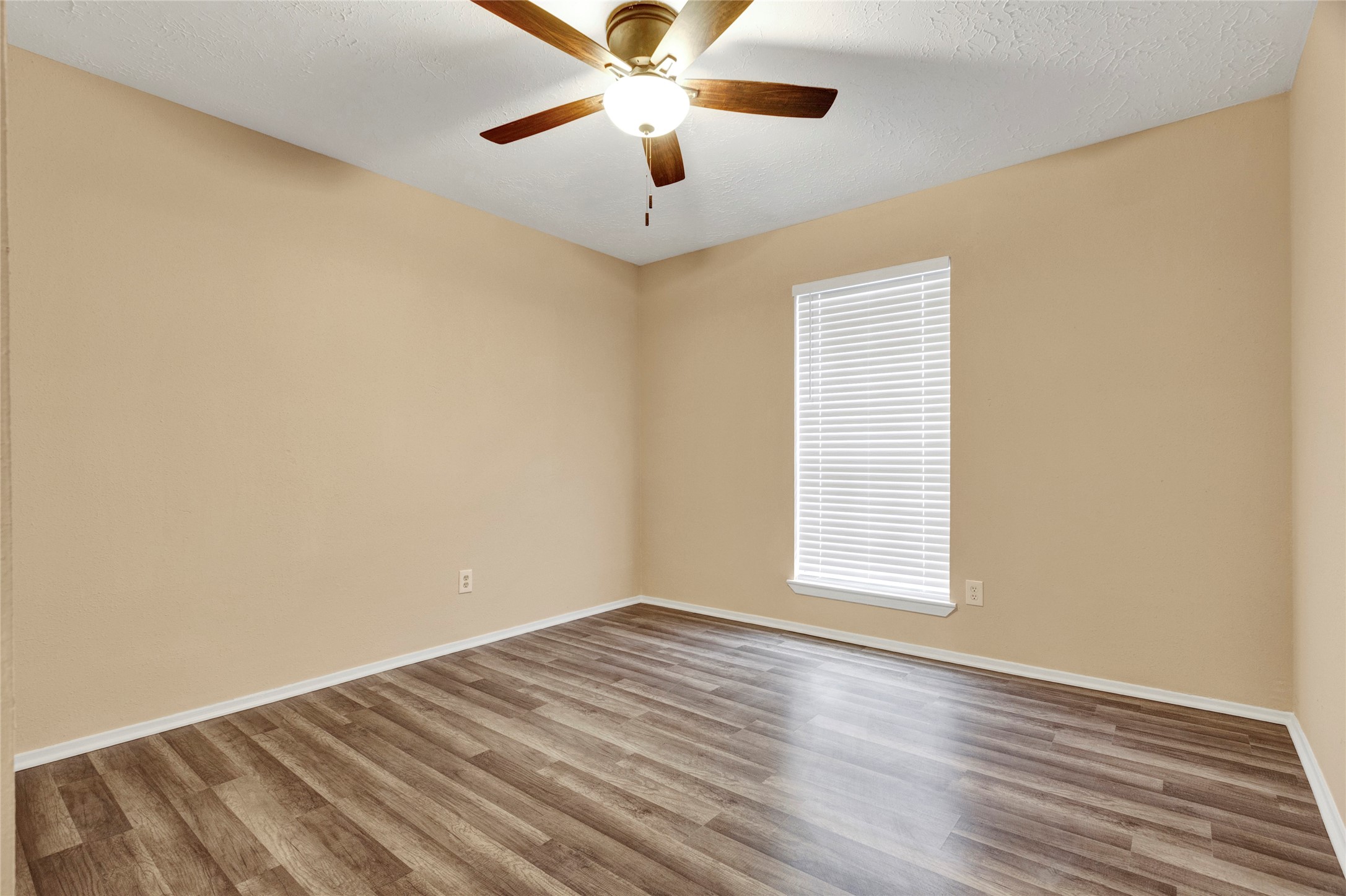9722 Desert Flower Lane Property Photo 14