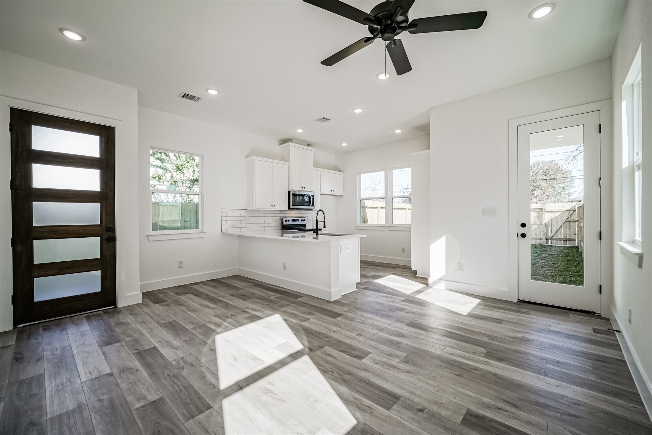 8409 Schneider Street Property Photo 3