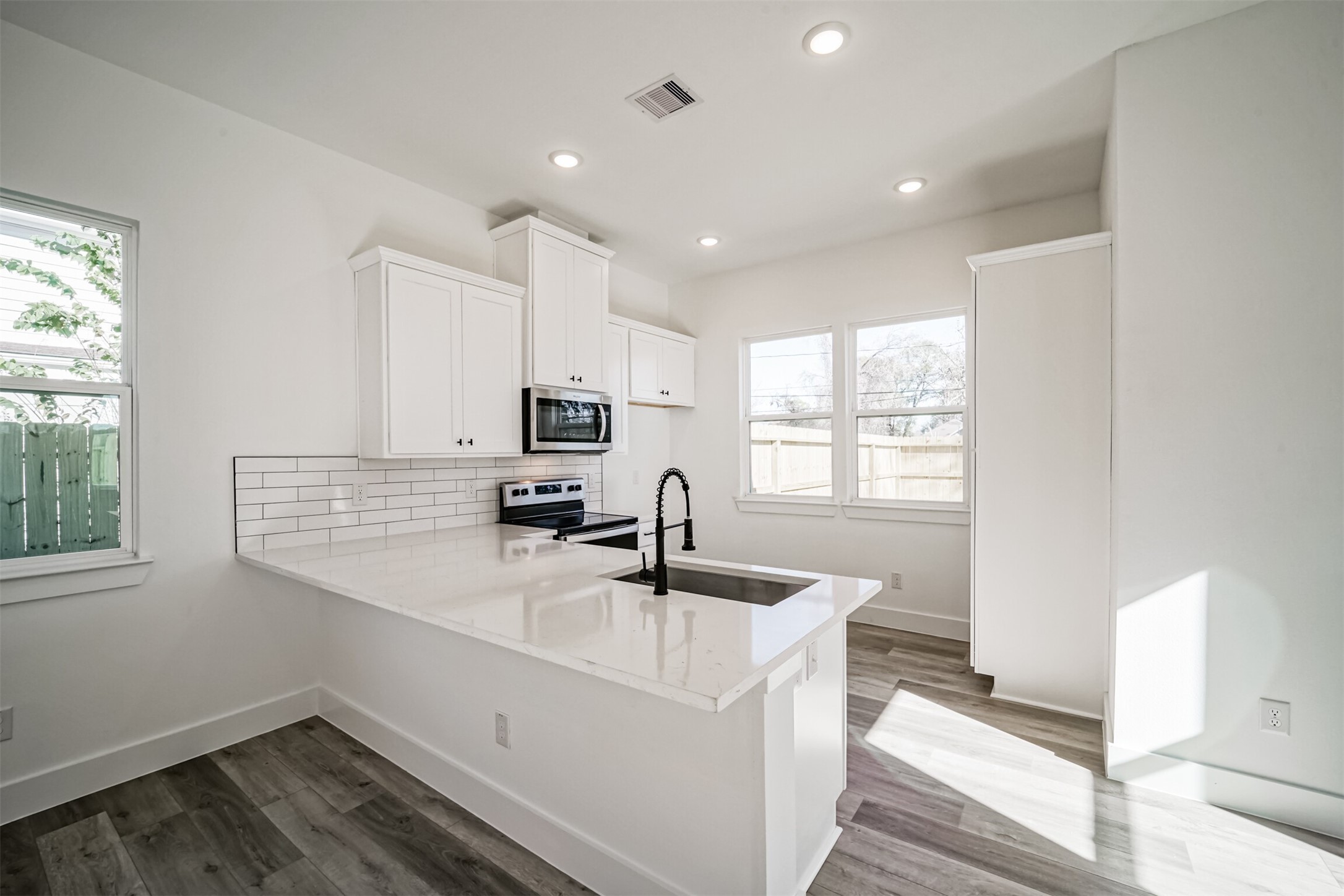 8409 Schneider Street Property Photo 4