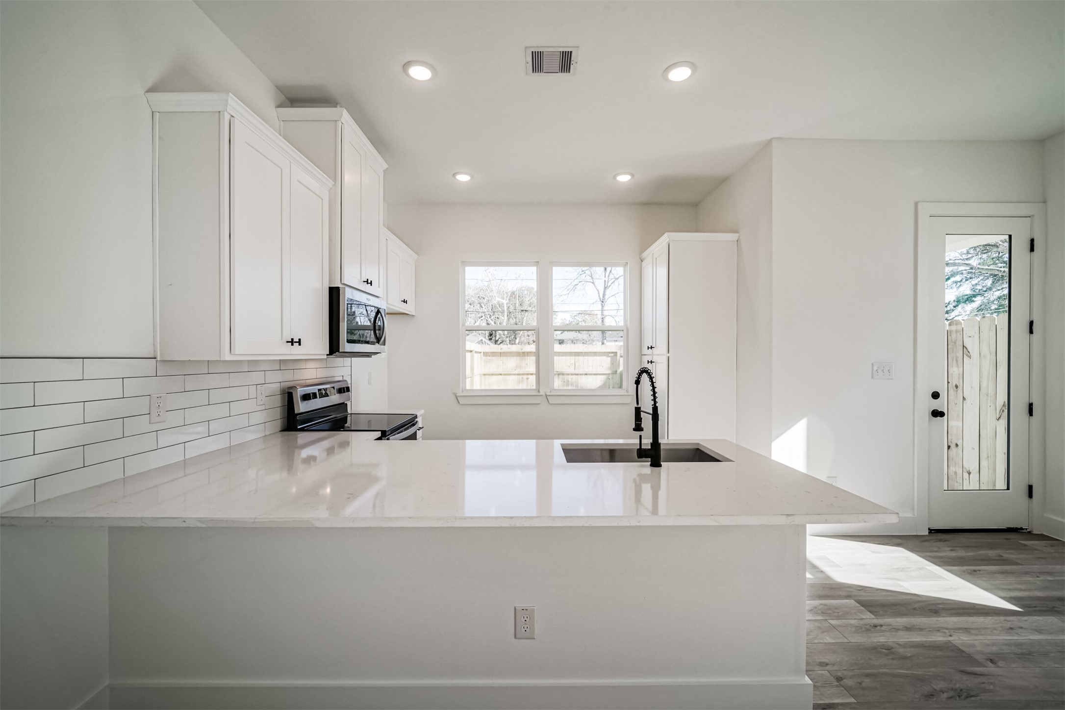 8409 Schneider Street Property Photo 5