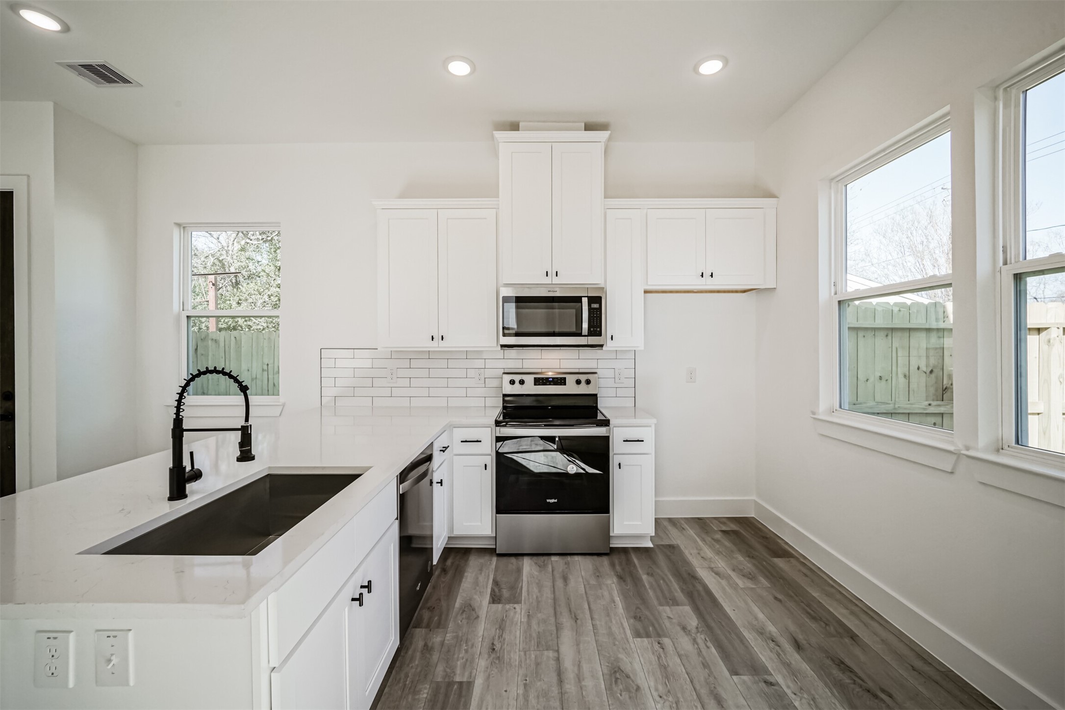 8409 Schneider Street Property Photo 6