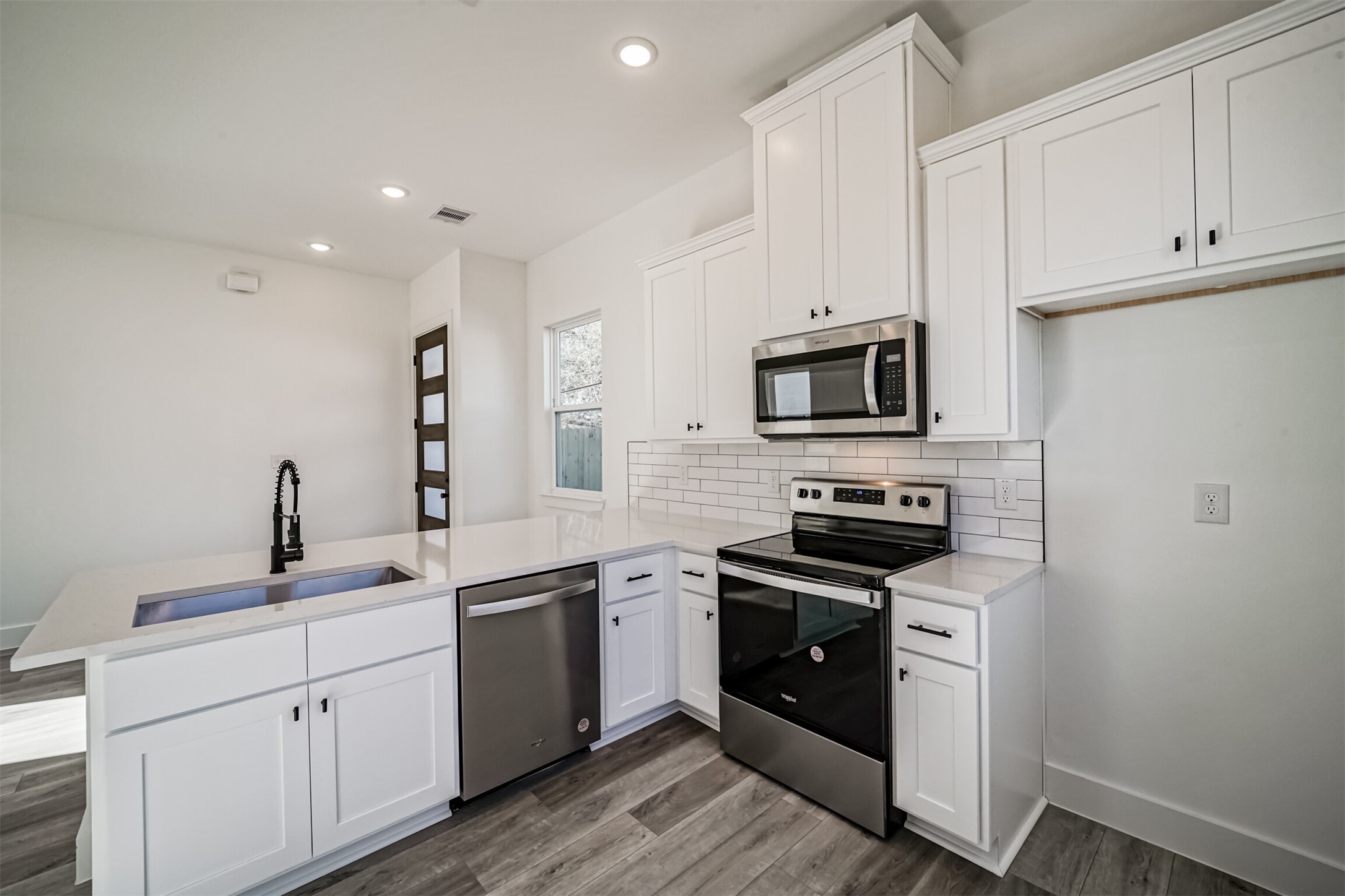 8409 Schneider Street Property Photo 7