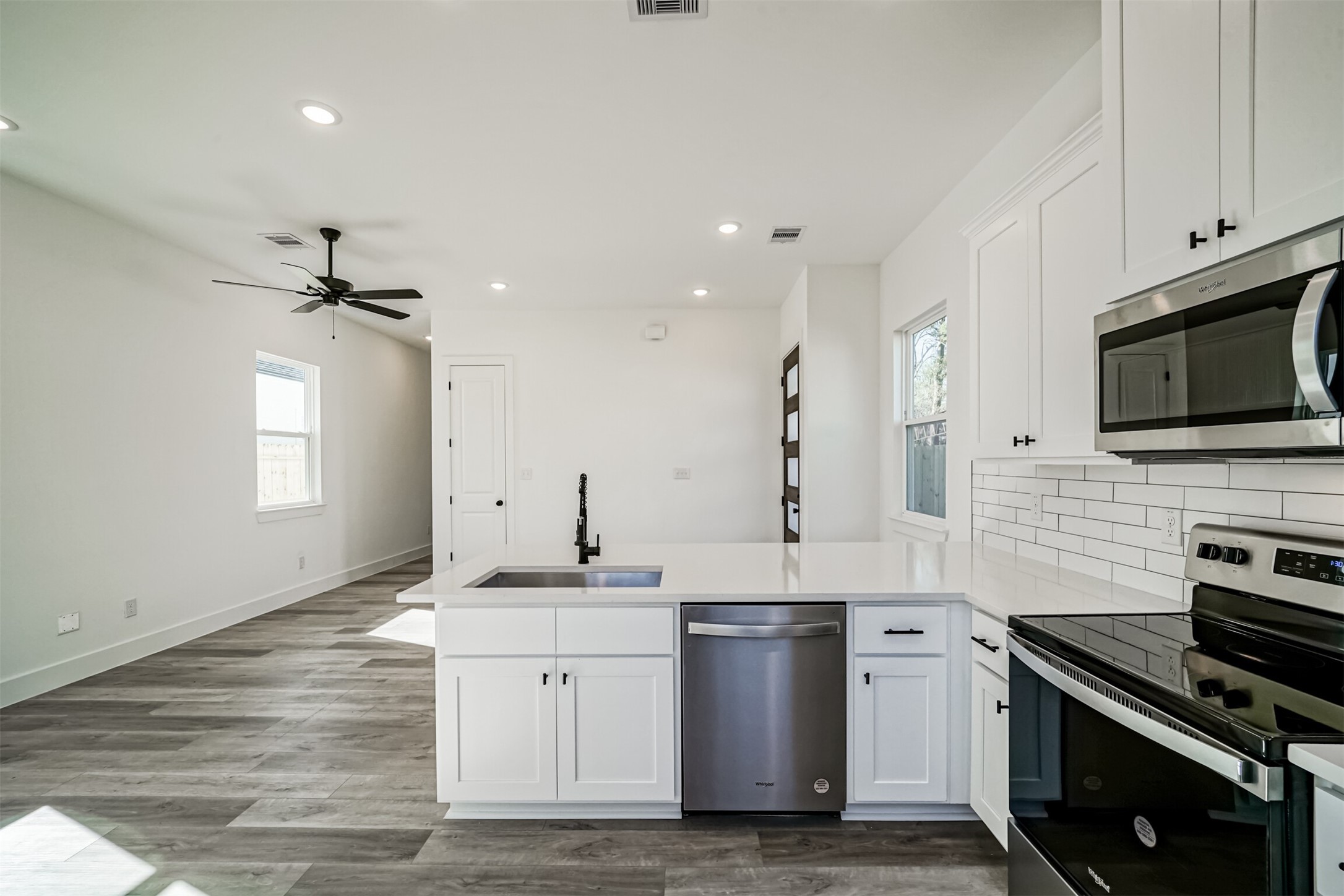8409 Schneider Street Property Photo 8