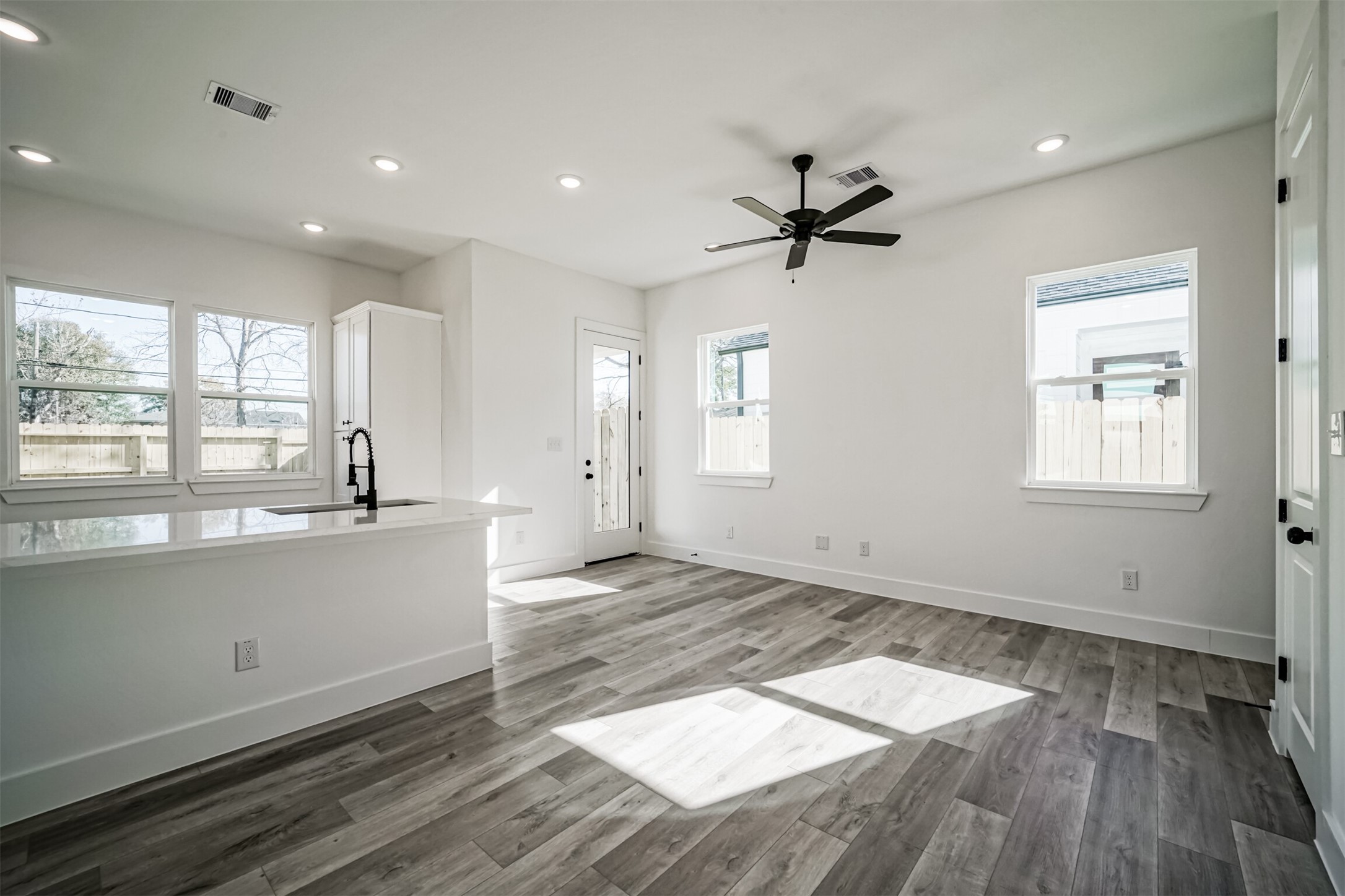 8409 Schneider Street Property Photo 10