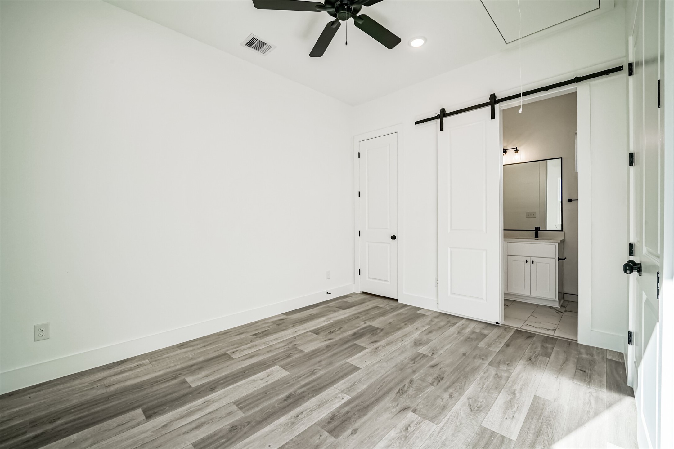 8409 Schneider Street Property Photo 12