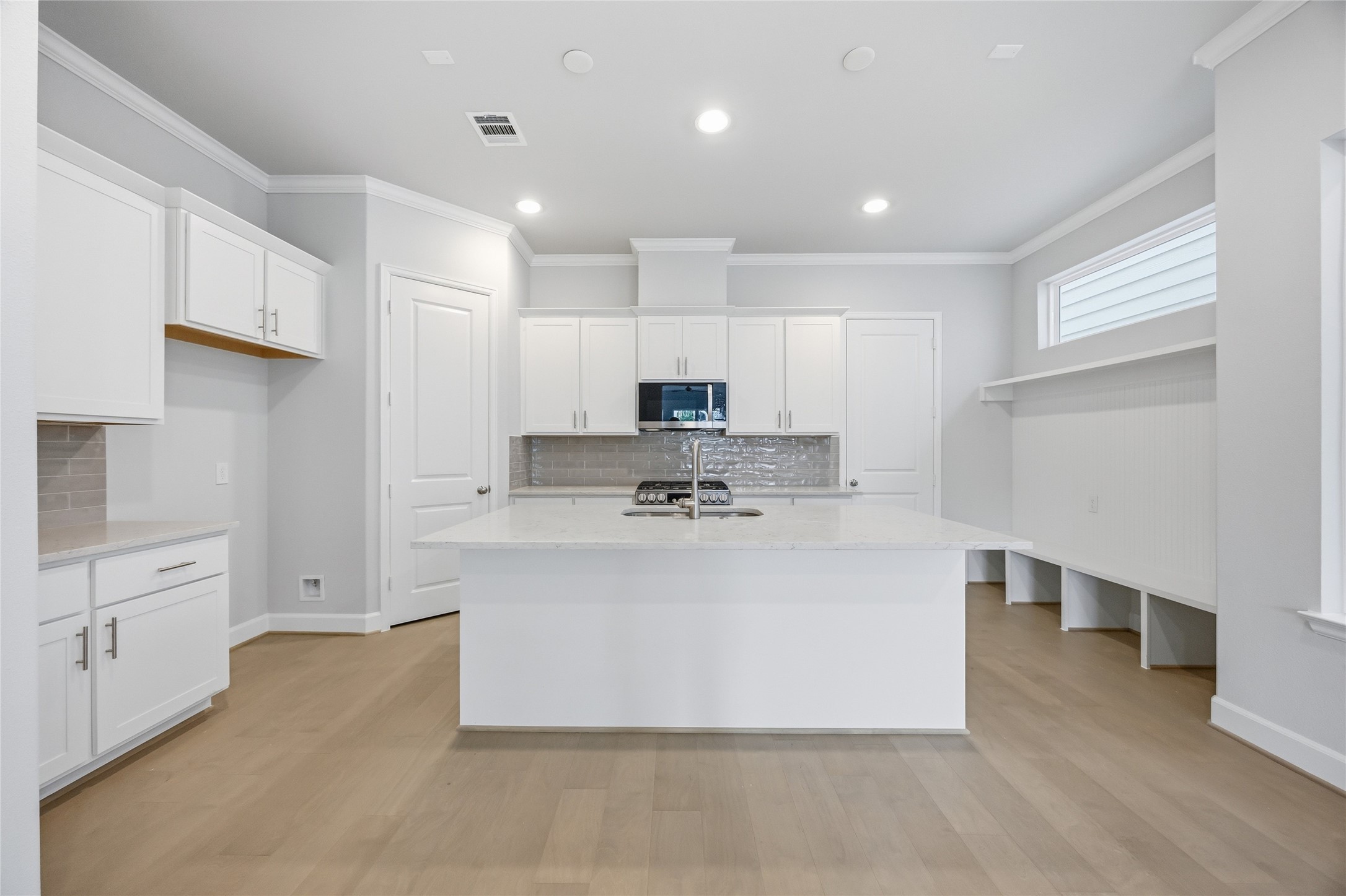 5523 Katy Freeway Property Photo 4