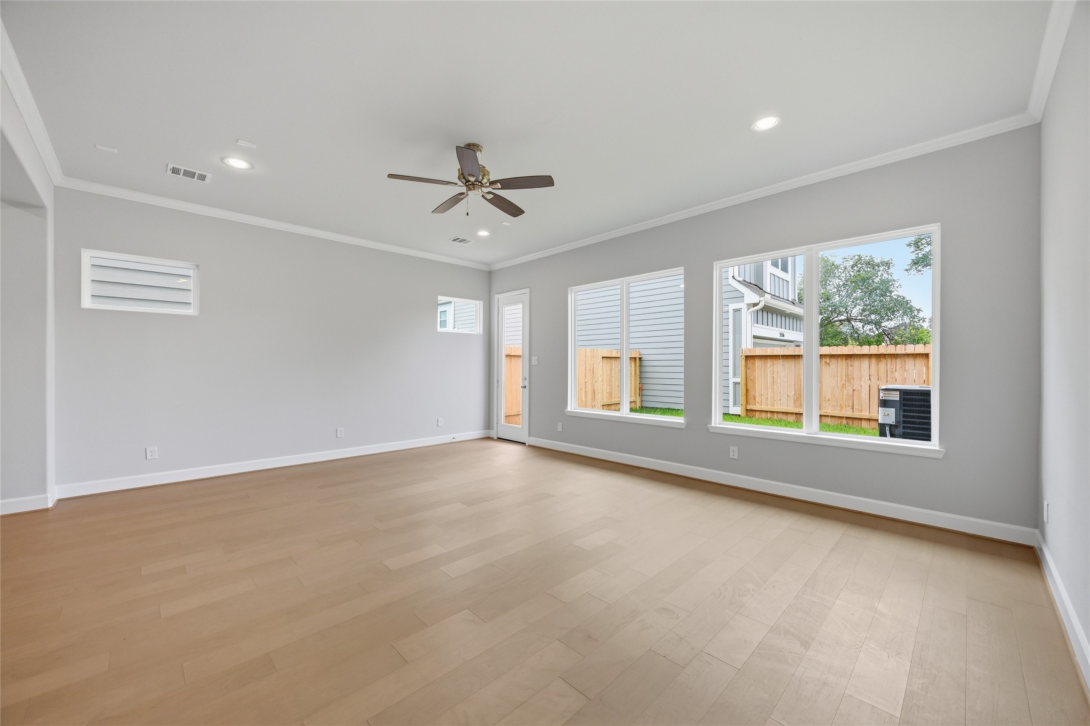5523 Katy Freeway Property Photo 7