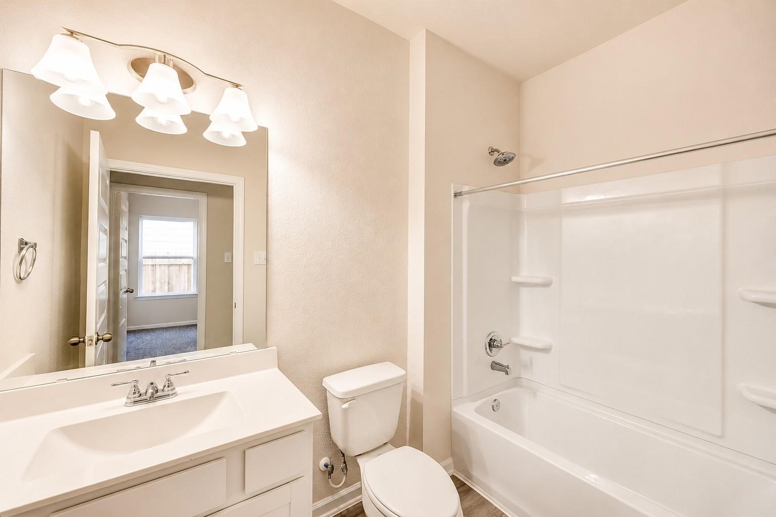 1913 N Riverside Circle Property Photo 15