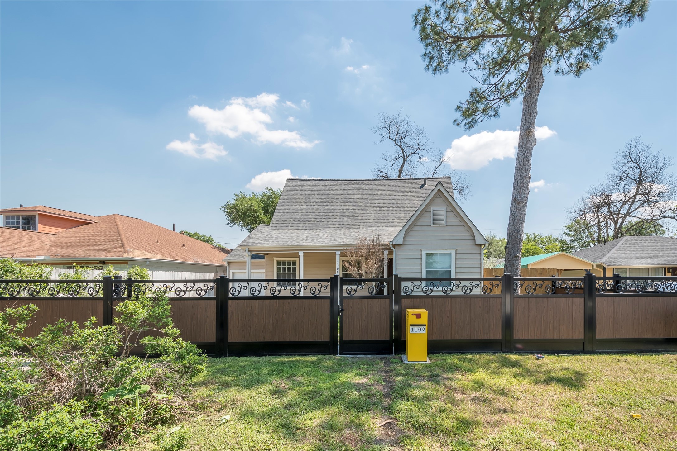 1109 Dismuke Street Property Photo 1