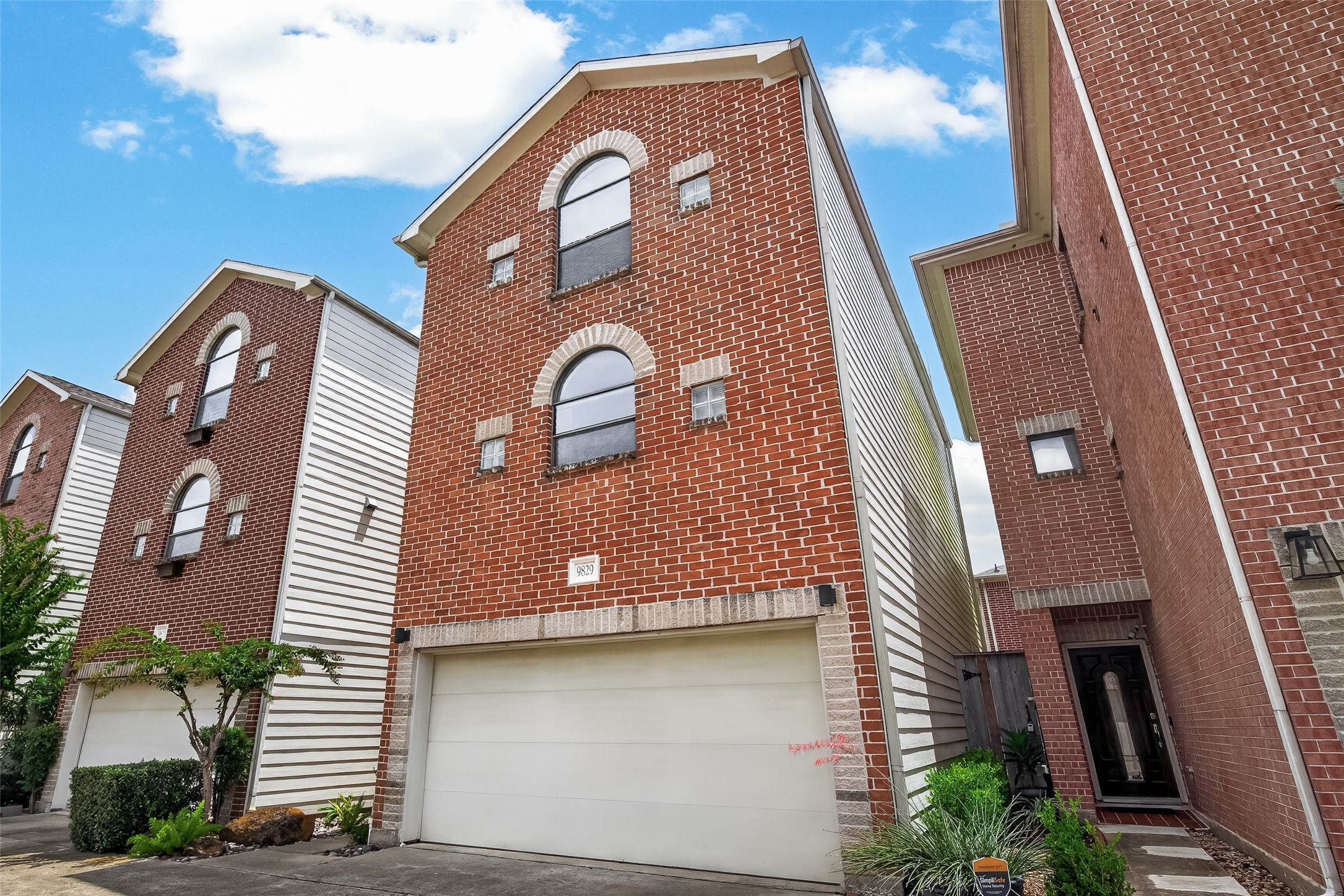 9829 Madeline Alyssa Court Property Photo 3