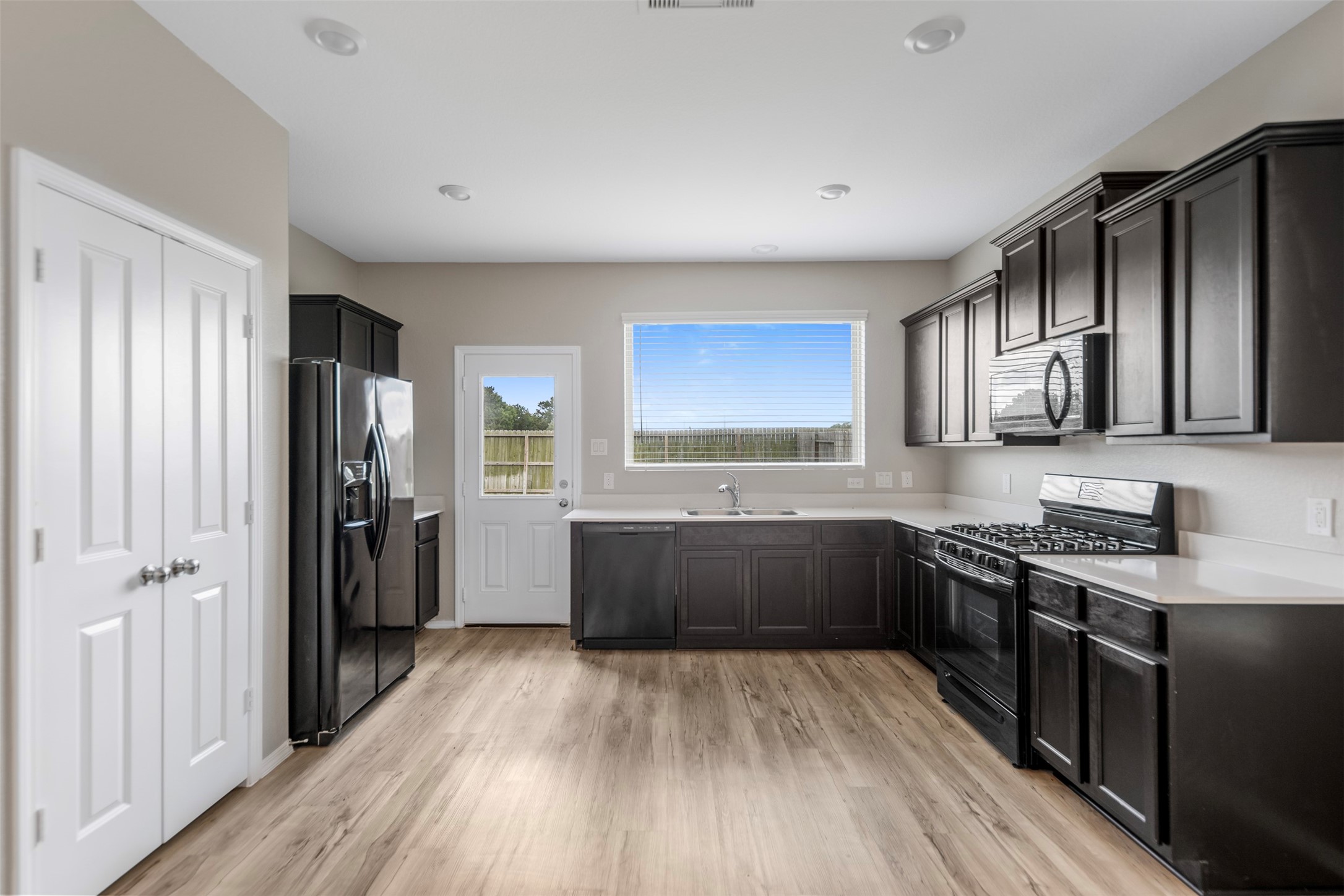 23947 Falling Daylight Drive Property Photo 7