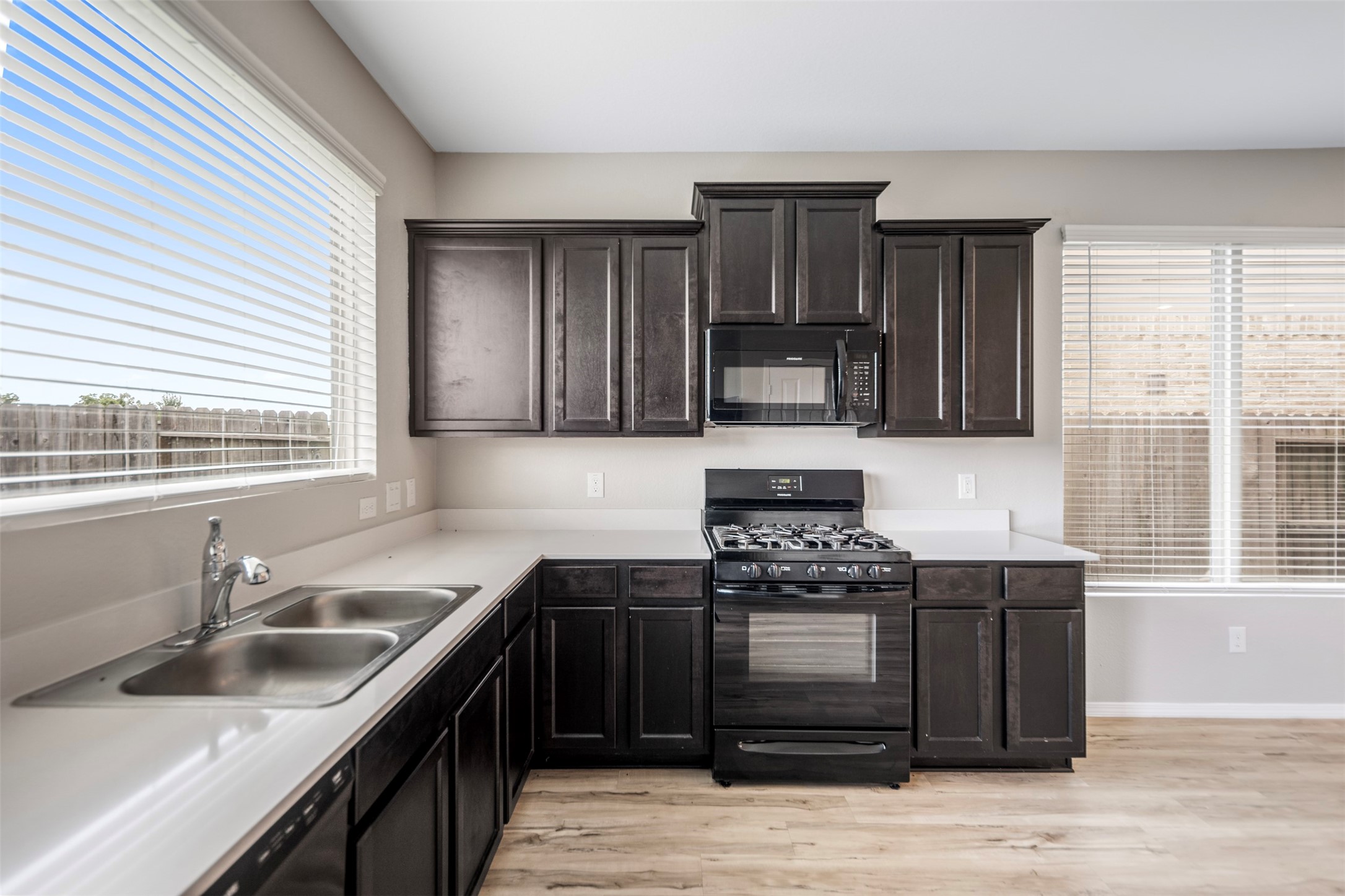 23947 Falling Daylight Drive Property Photo 9