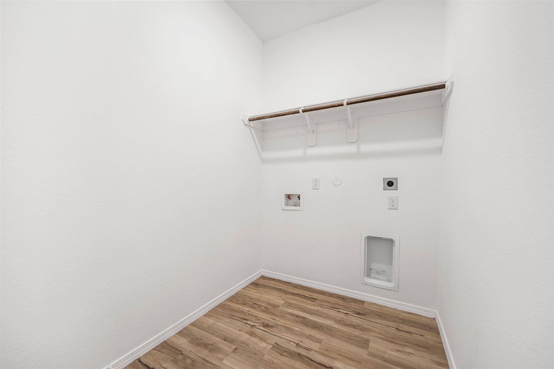 23947 Falling Daylight Drive Property Photo 16