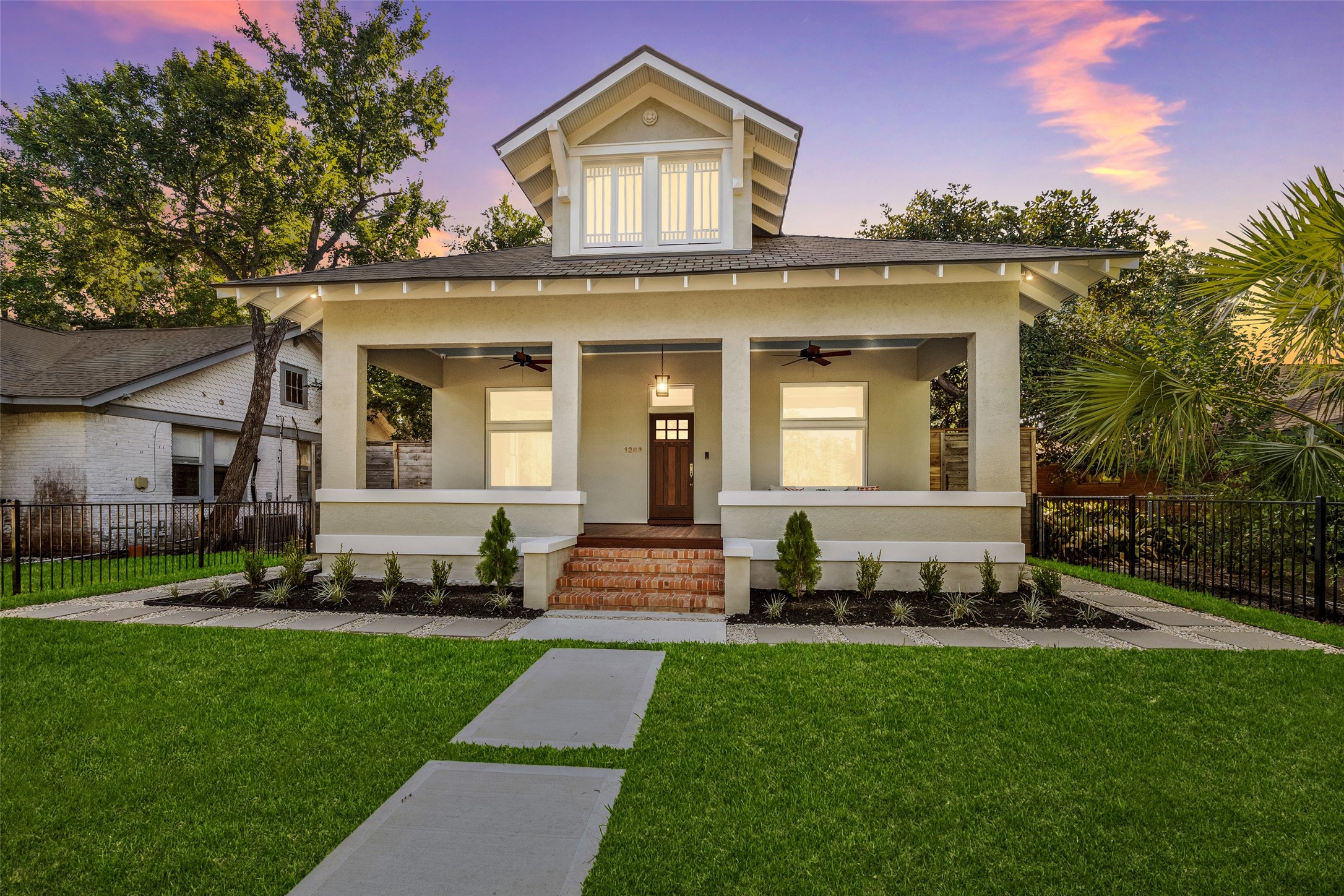 1203 Heights Boulevard Property Photo
