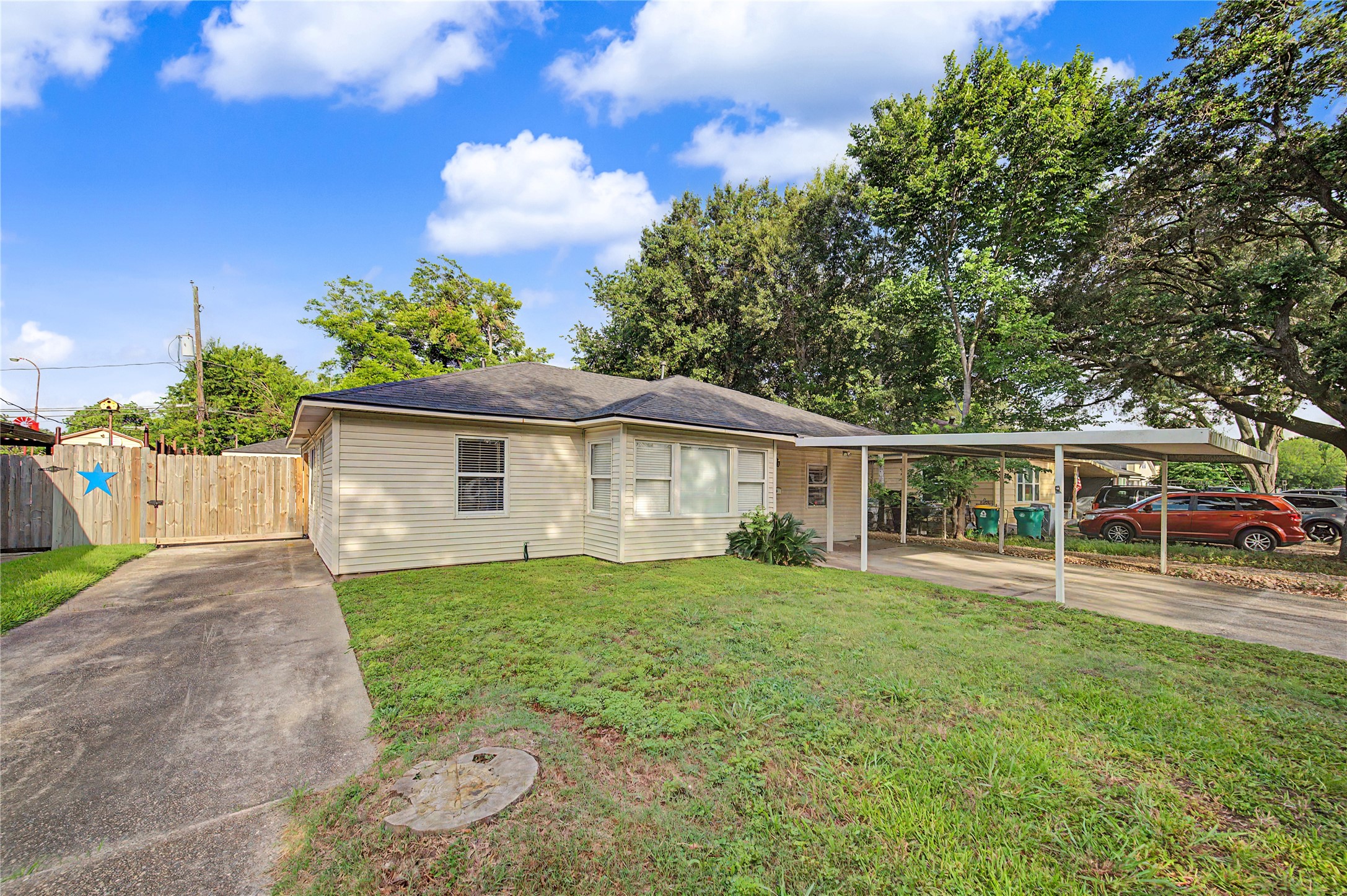 2016 Vince Street Property Photo 3