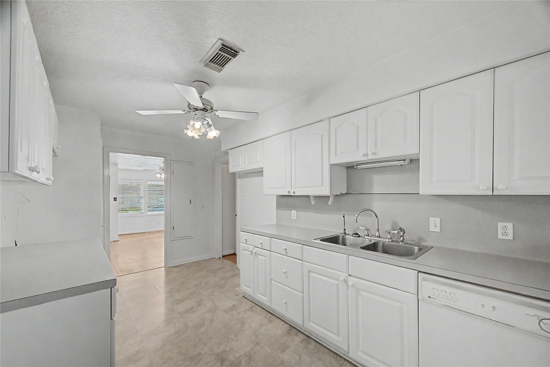 2016 Vince Street Property Photo 7