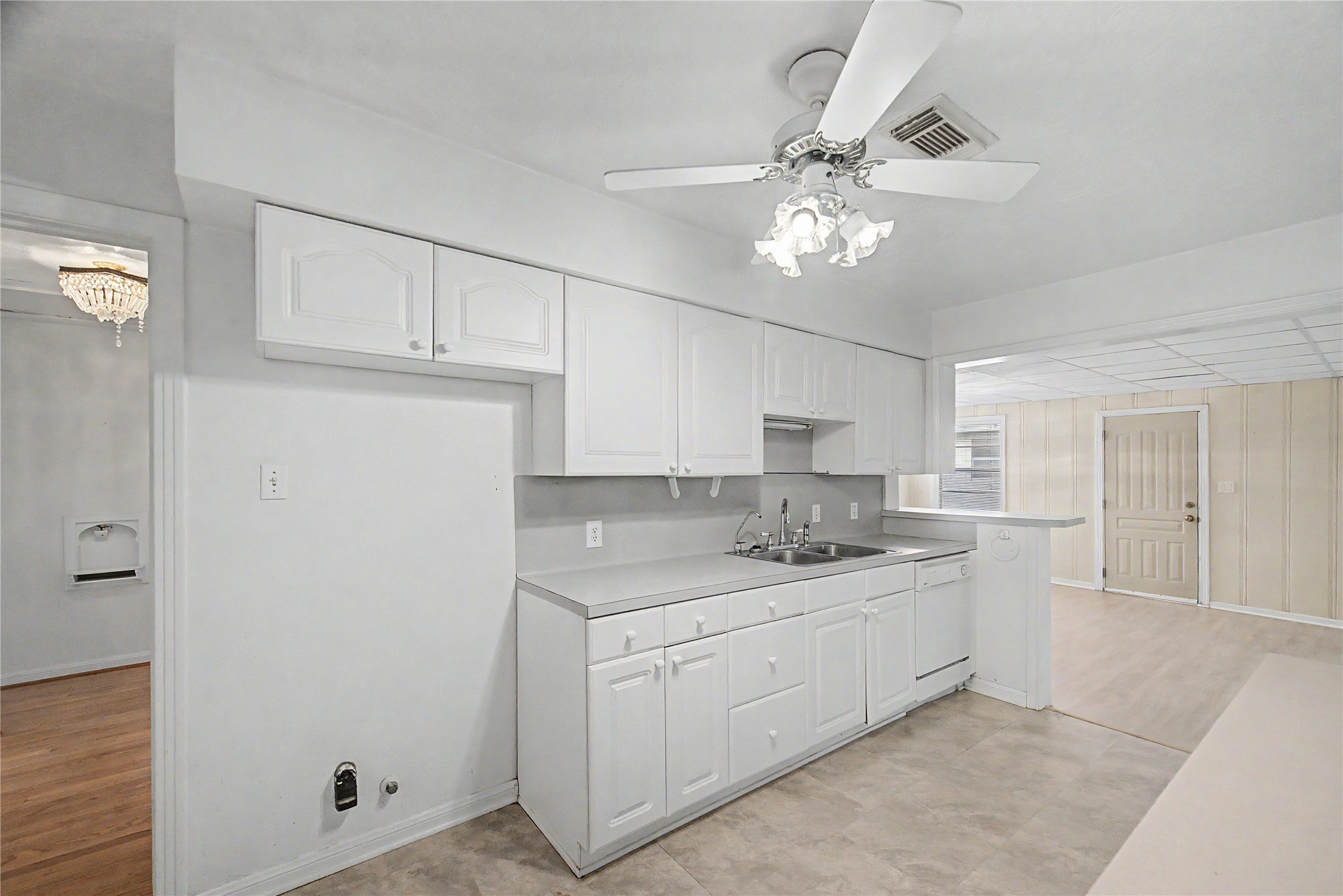 2016 Vince Street Property Photo 8