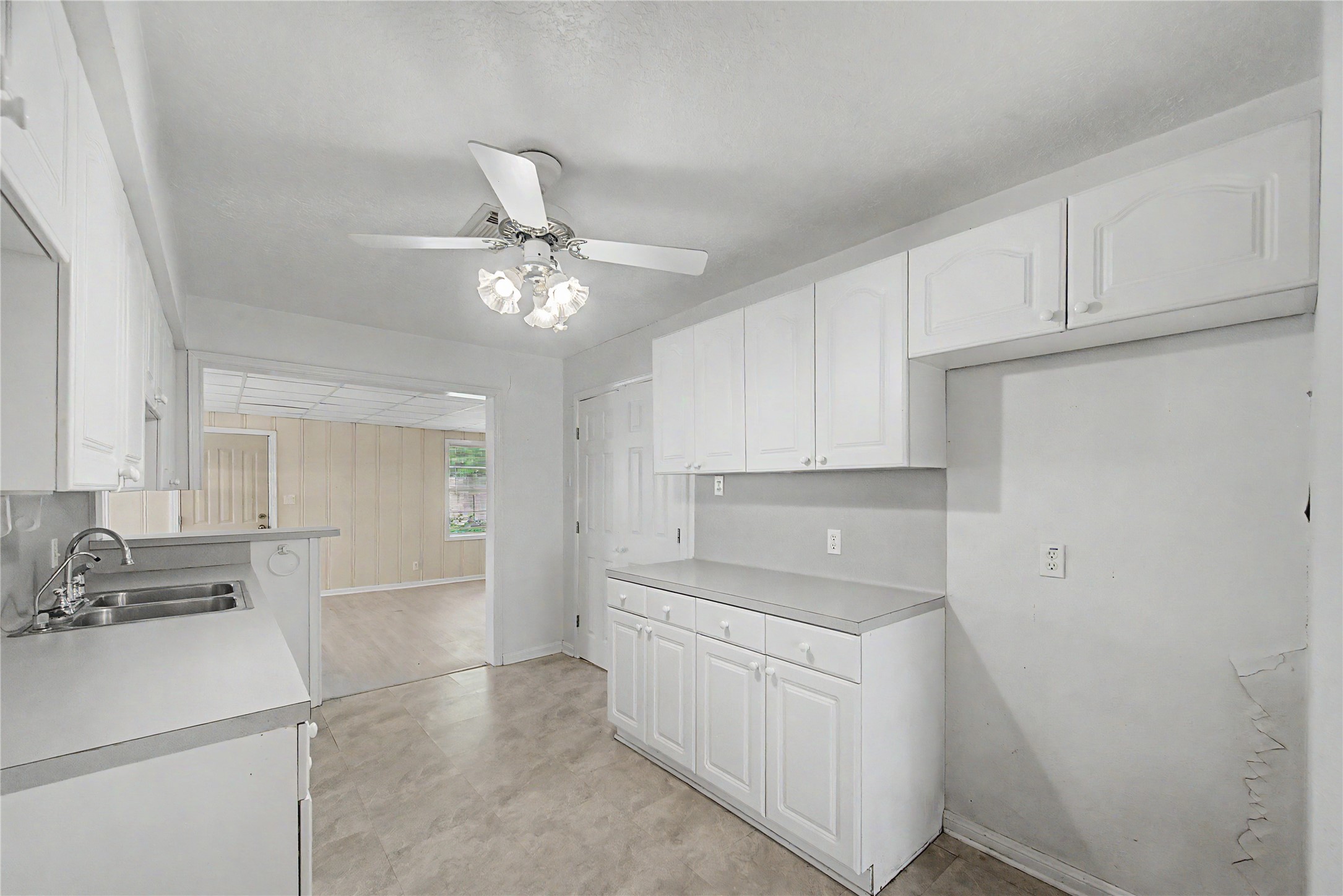 2016 Vince Street Property Photo 9