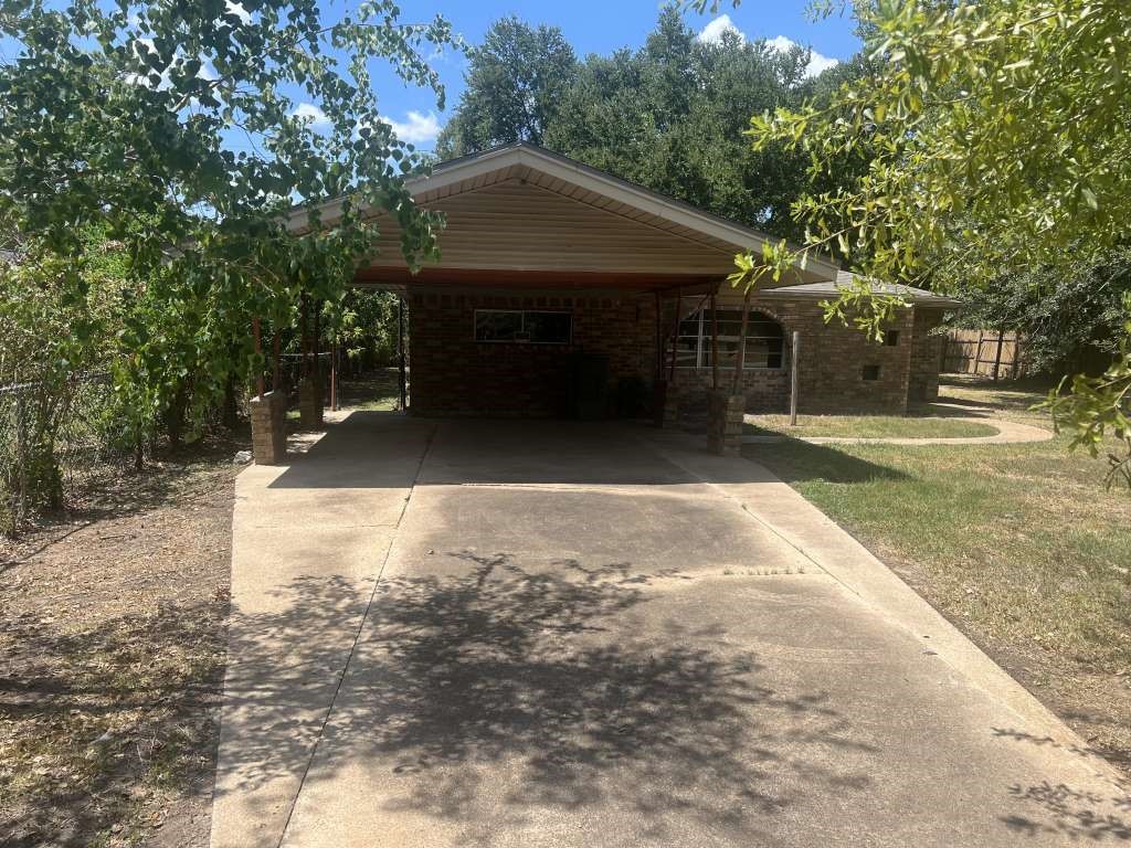 362 County Road 857 Property Photo 1