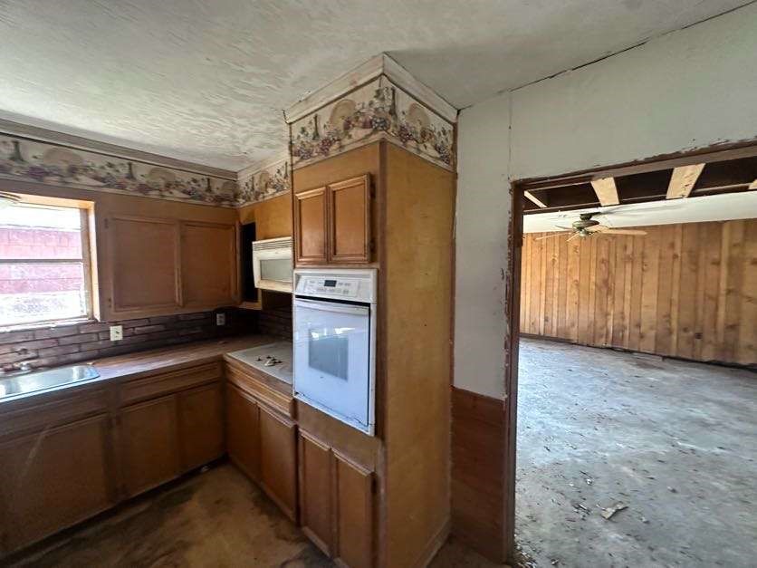 362 County Road 857 Property Photo 6