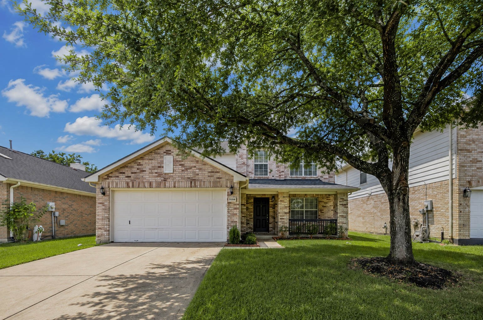 9506 Lasbury Drive Property Photo 1